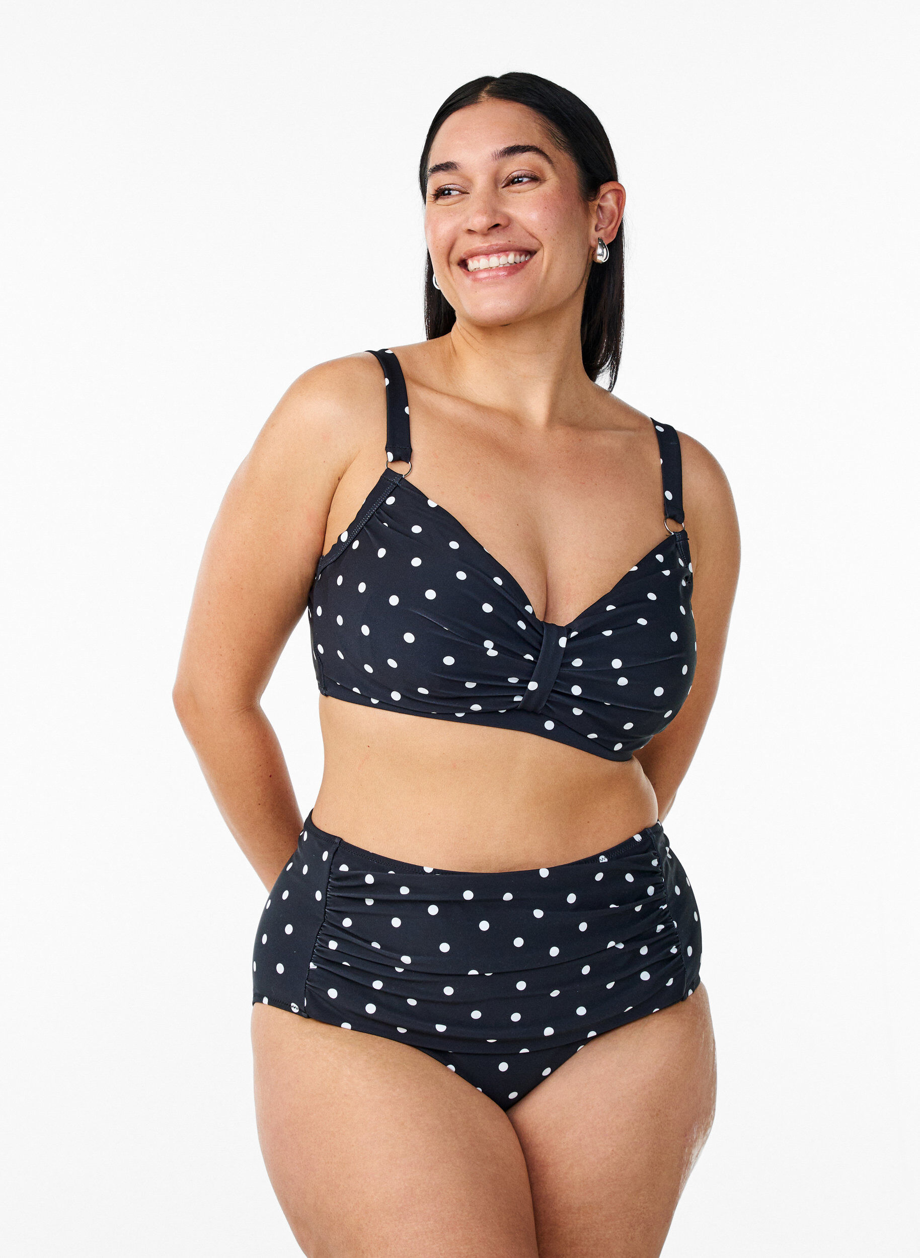 Hoch taillierte Bikinihose mit Polka Dots, Schwarz, Model