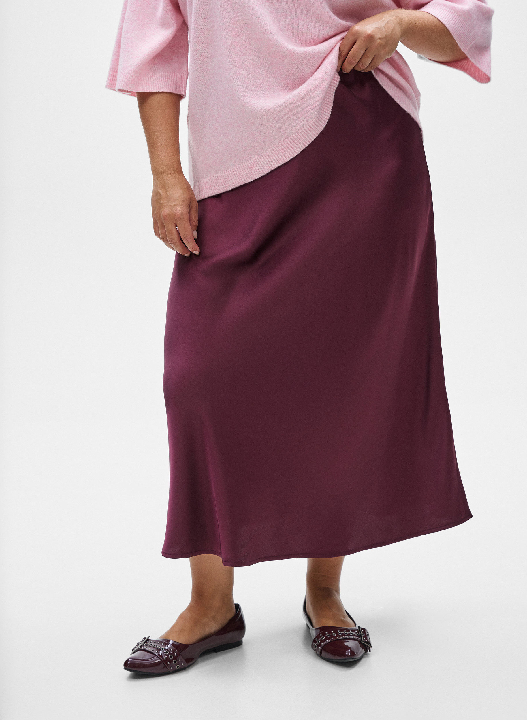 Zizzi Midirock aus Satin, Dunkles Bordeaux, Model image number 3