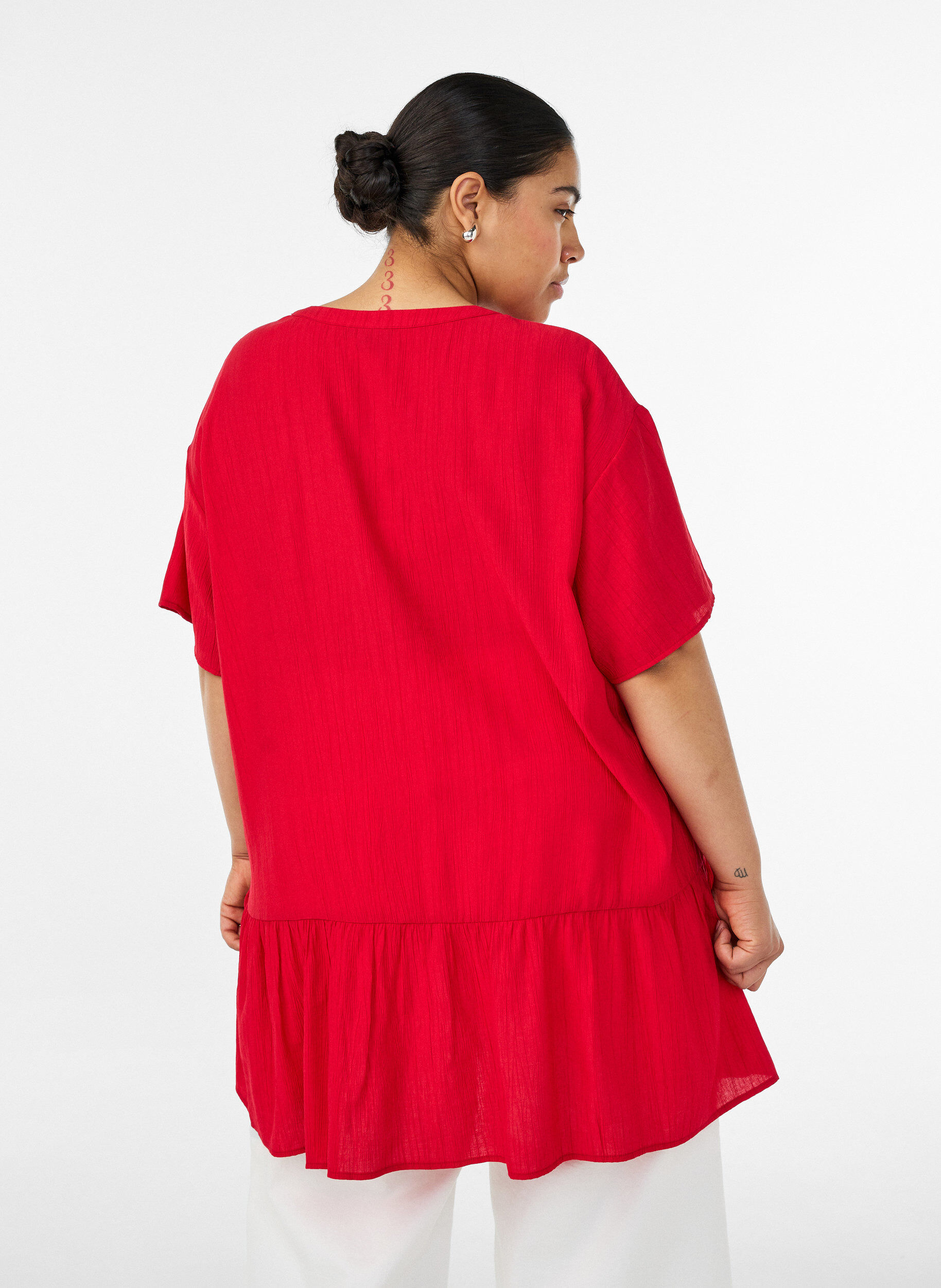 ZizziLockere Tunika mit gekr&auml;uselter Struktur und R&uuml;schensaum, Rot, Model image number 2