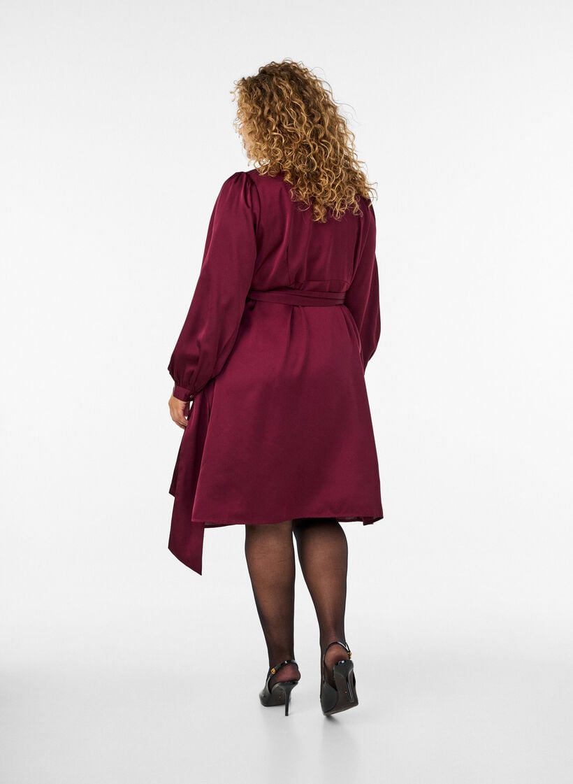Kurzes Satinkleid im Wickeldesign, Rot, Model image number 1