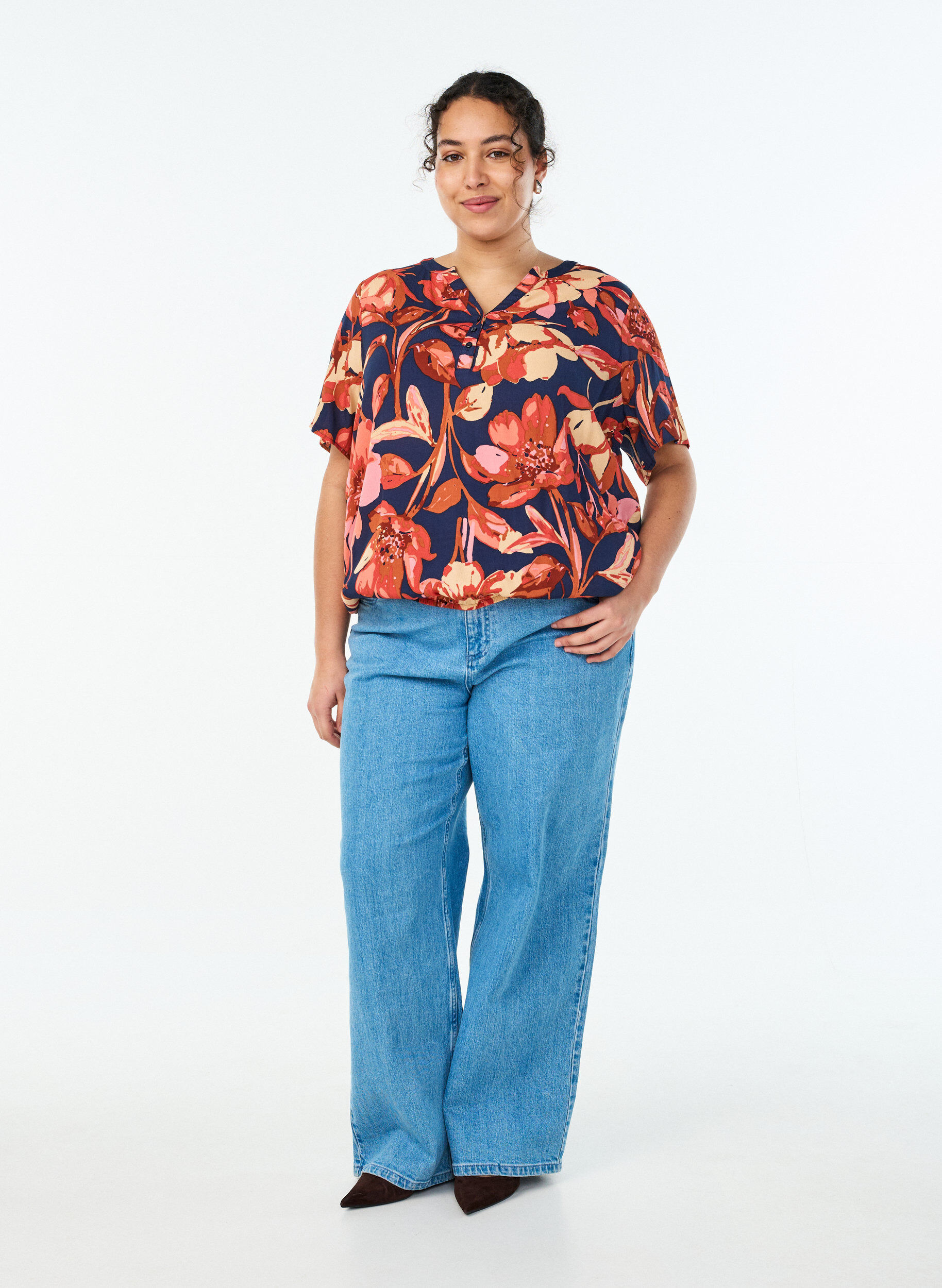 Zizzi Viskosebluse mit Blumenprint und kurzen &Auml;rmeln, 9990, Model image number 1