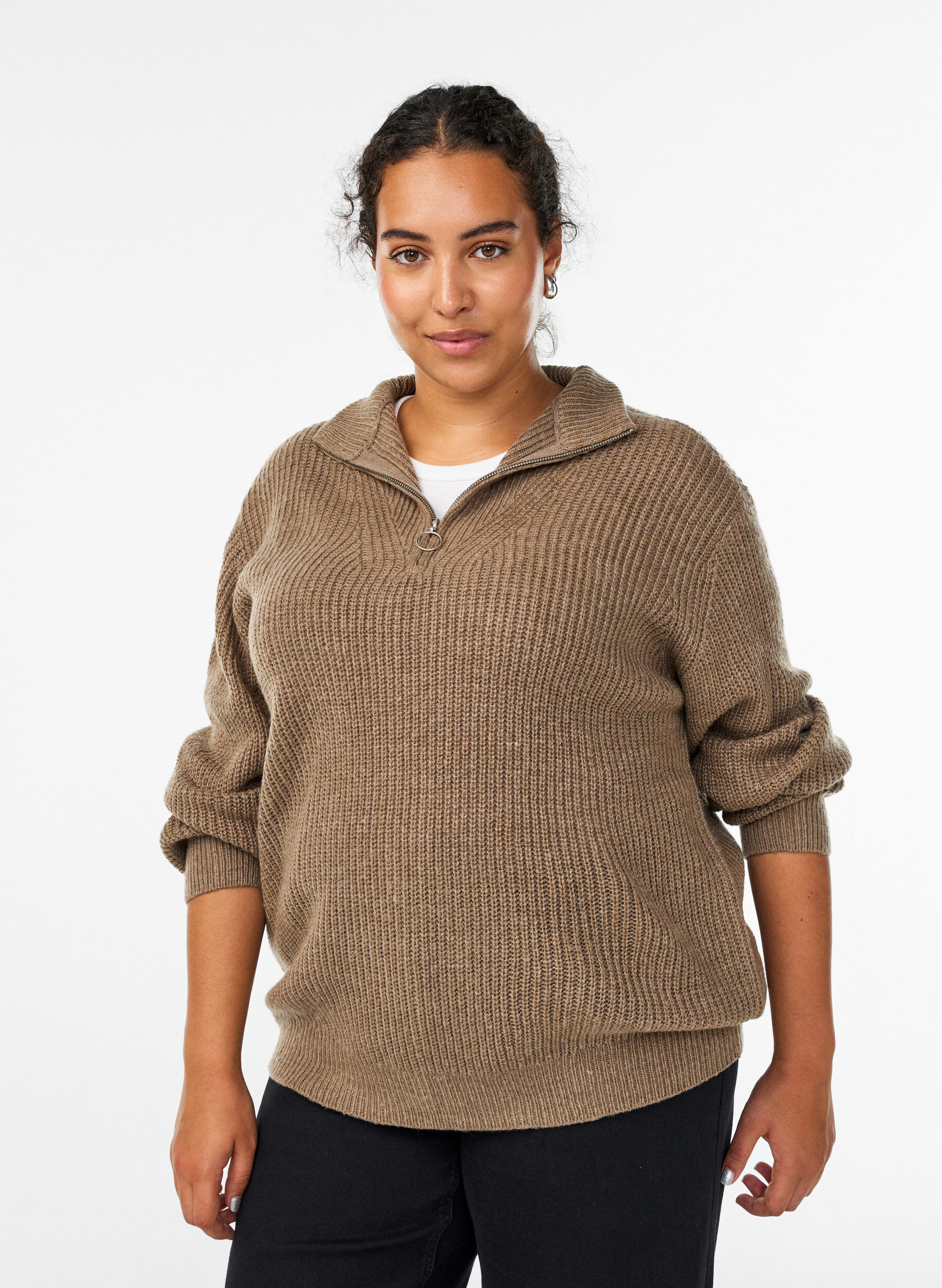 Zizzi FLASH &ndash; Strickpullover mit hohem Kragen und Rei&szlig;verschluss, Braun, Model image number 0
