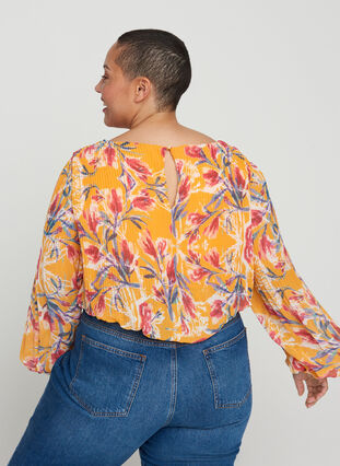 Bluse aus Plissee mit Blumenmuster, Cadmium Yellow AOP, Model image number 1