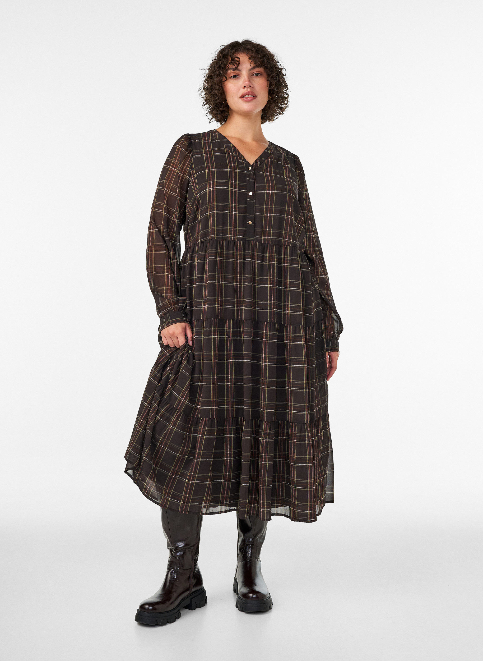 Kariertes Midikleid mit Stufenrock, Braun, Model