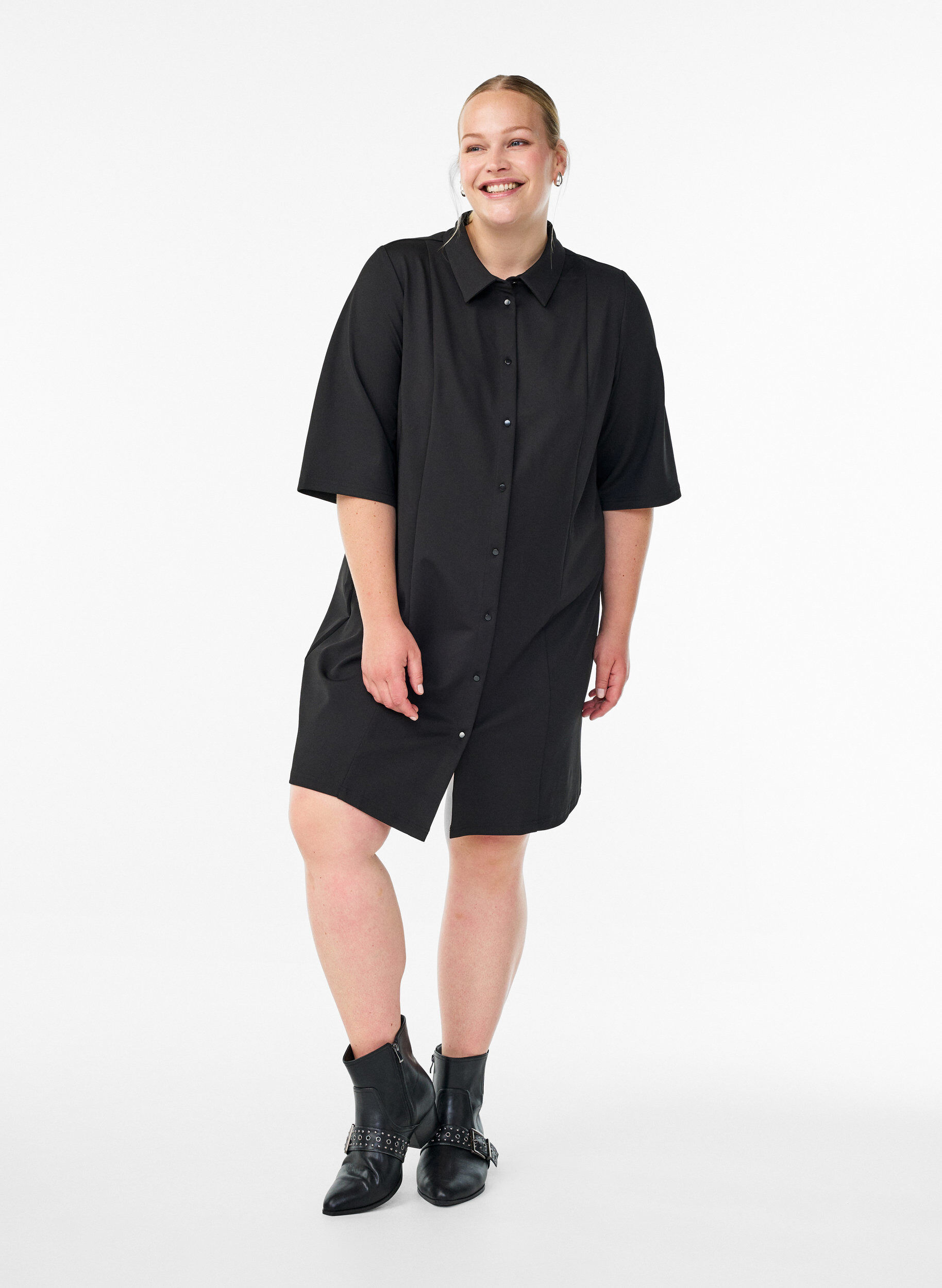 Zizzi Kurzes Hemdblusenkleid aus Baumwolle mit 3/4-&Auml;rmeln, Schwarz, Model image number 1