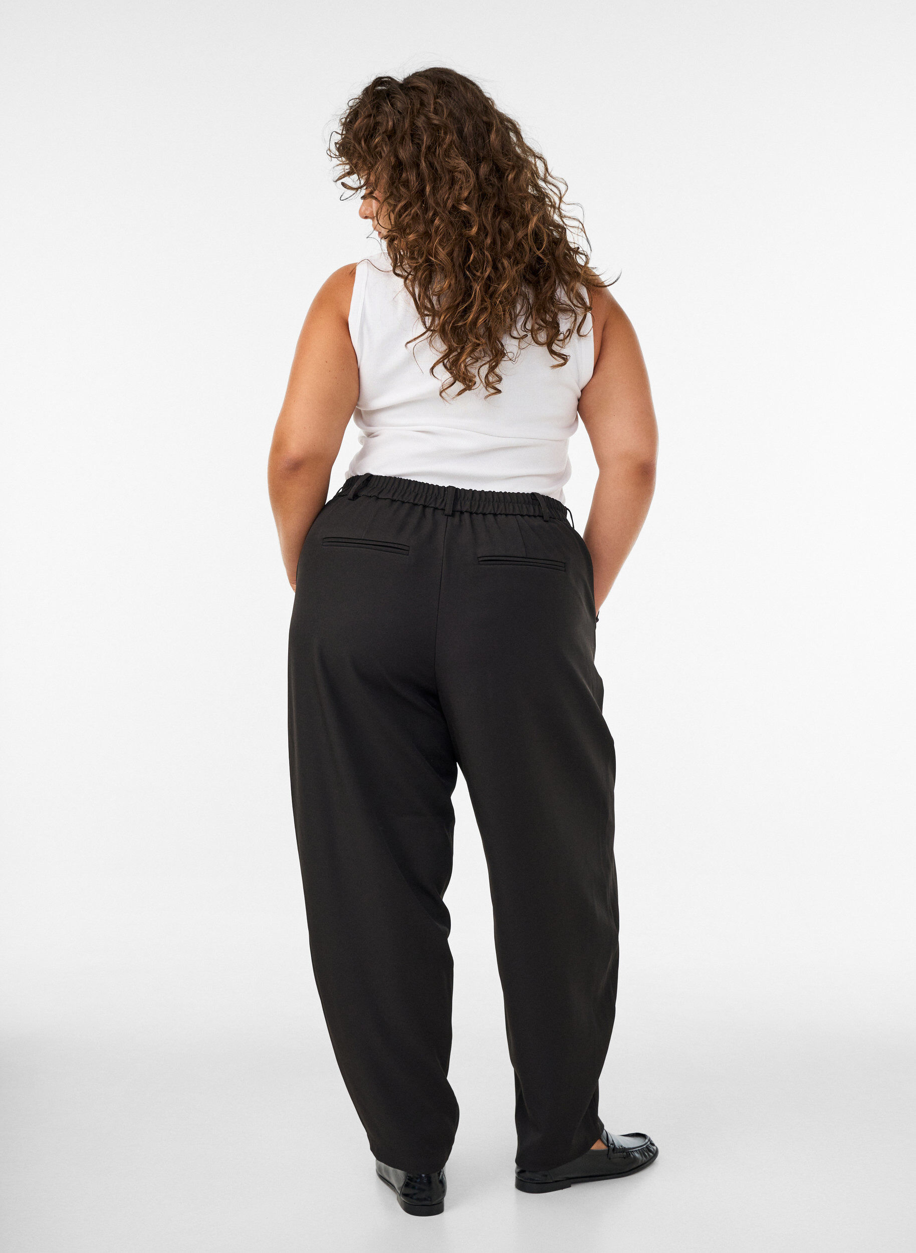 ZizziHose in Barrel-Passform mit hoher Taille, Schwarz, Model image number 2