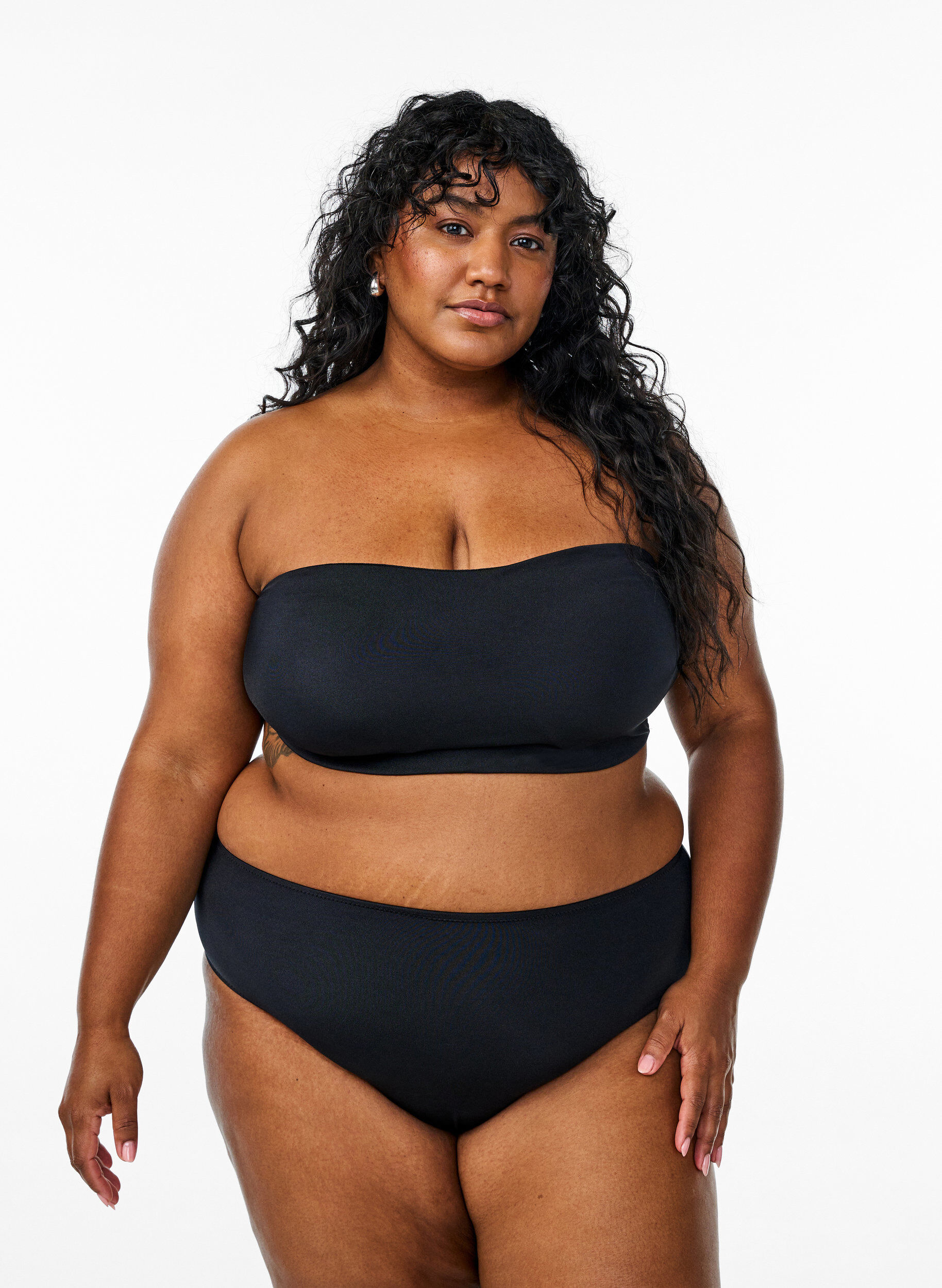 Zizzi Einfarbiges Bandeau-Bikinioberteil, Schwarz, Model image number 1