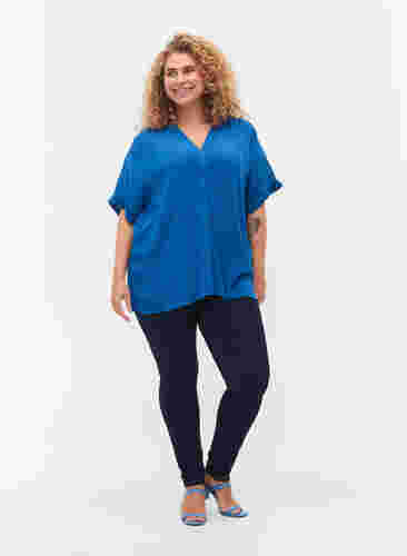 Kurzärmeliges Viskose-Shirt mit V-Ausschnitt, Classic Blue, Model image number 2