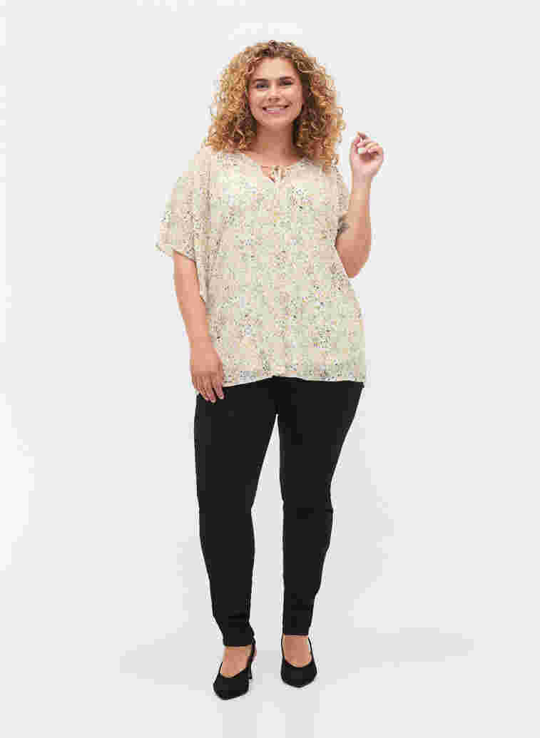 Kurzarm Bluse mit Bindeschnüren und Print , Icicle Flower AOP, Model image number 2