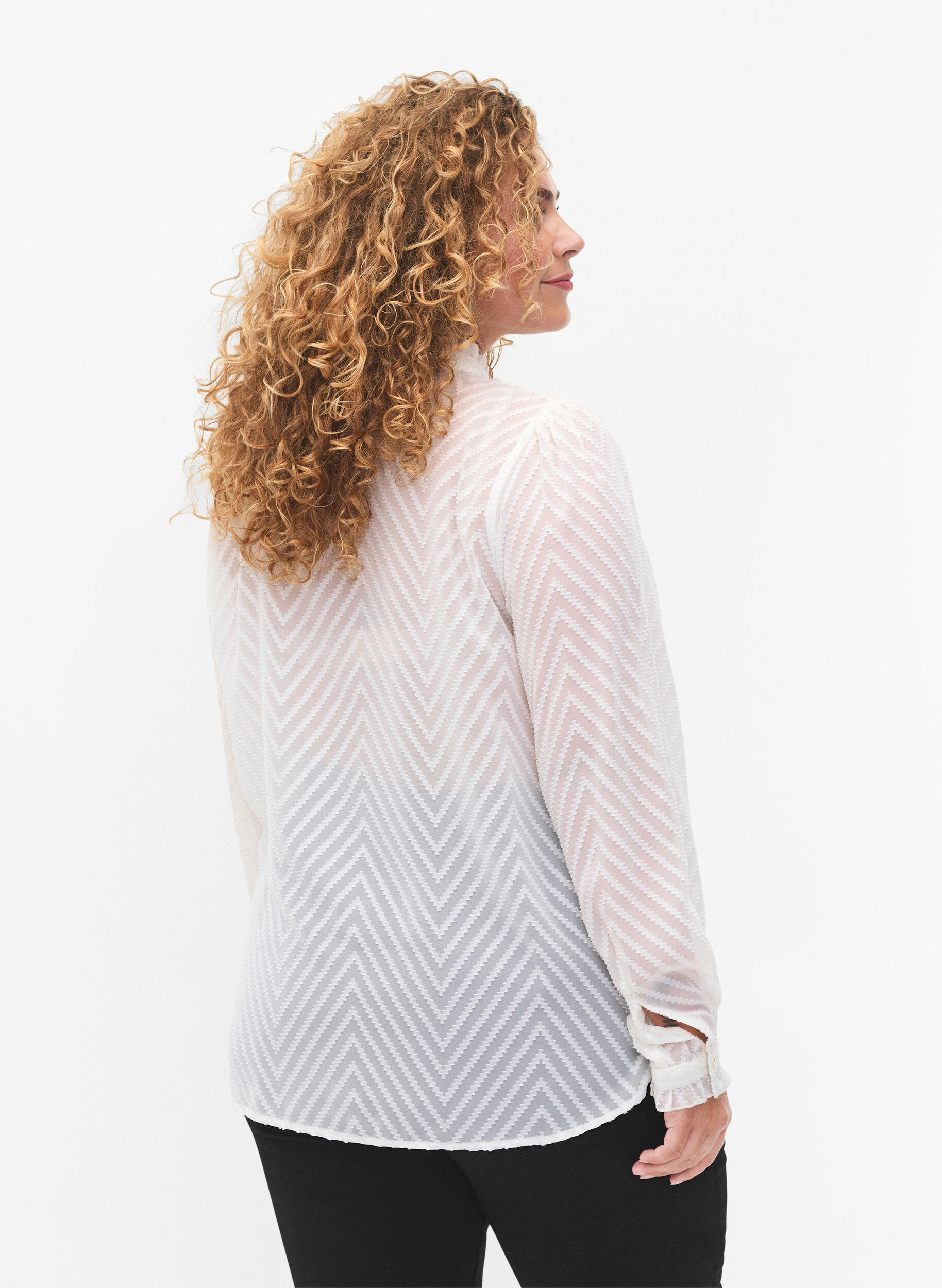 Zizzi  Hemdbluse mit R&uuml;schen und gemusterter Struktur, Snow White, Model image number 1