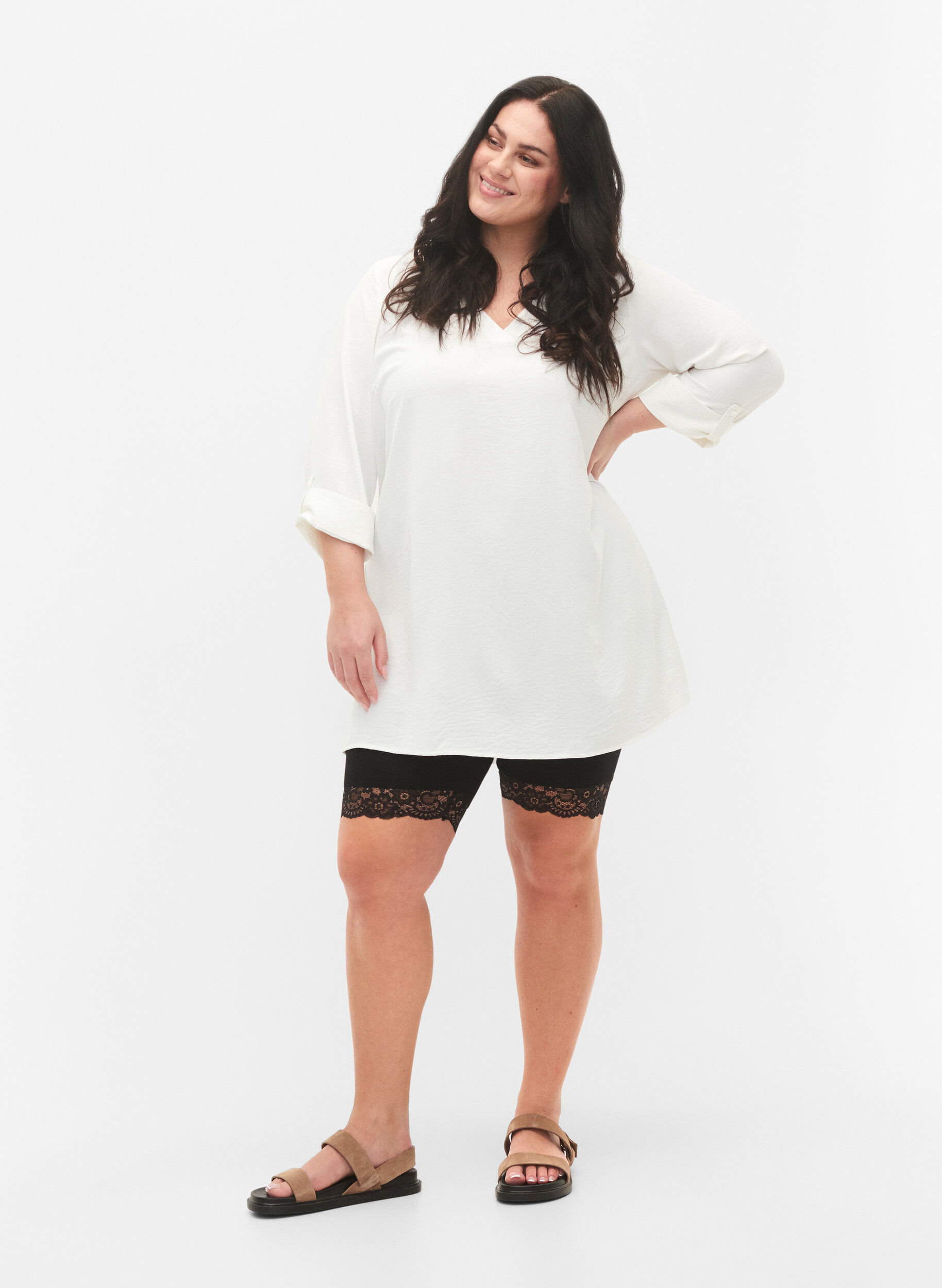 Zizzi Fahrradshorts mit Spitzensaum, Schwarz, Model image number 1