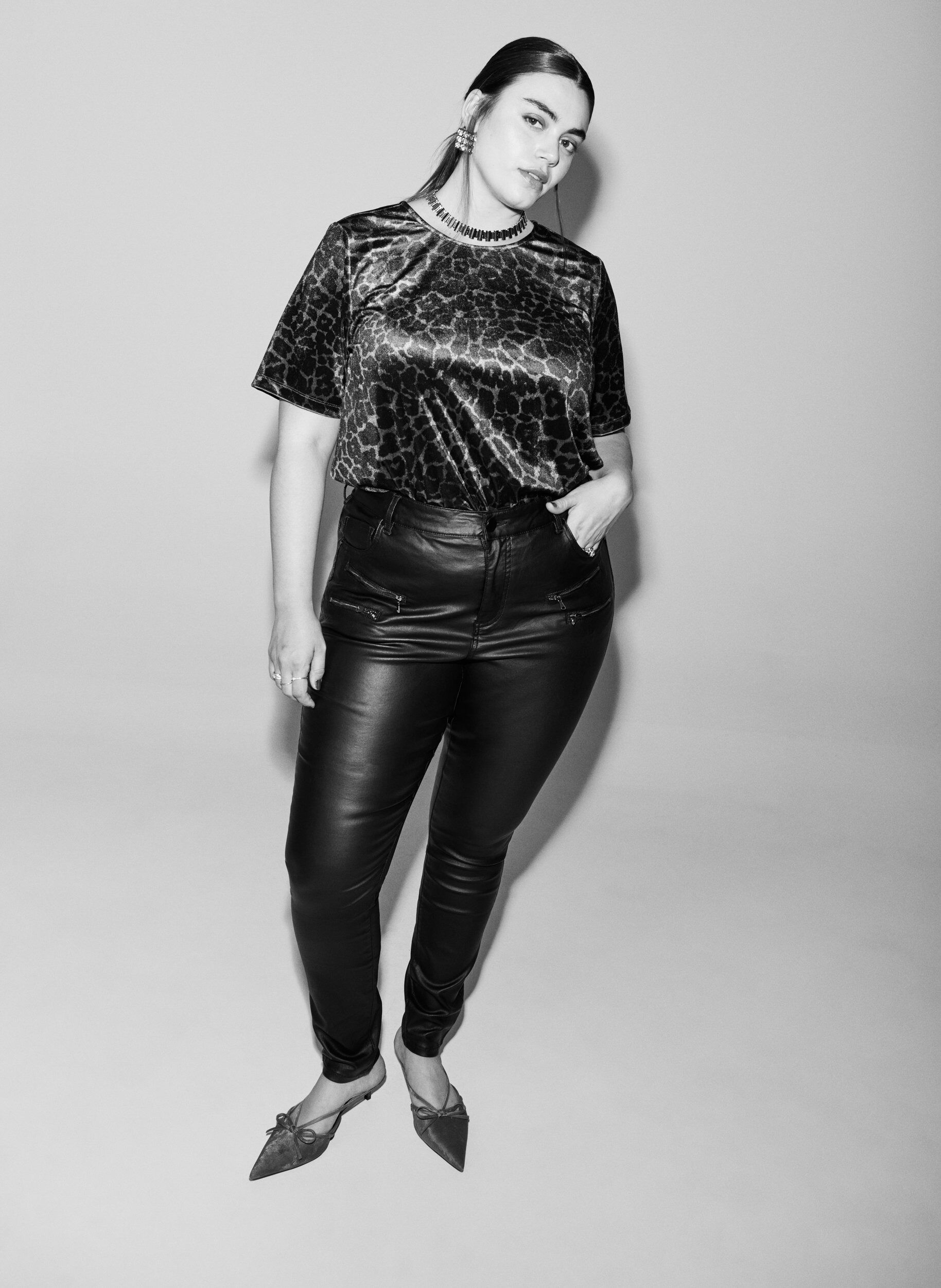 Zizzi Beschichtete Amy Jeans mit Rei&szlig;verschluss Detail, Schwarz, Image image number 0