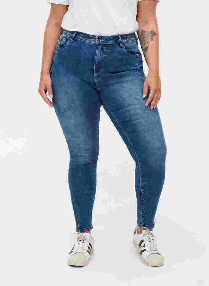 Cropped Amy Jeans mit Reißverschluss, Blue denim, Model image number 3