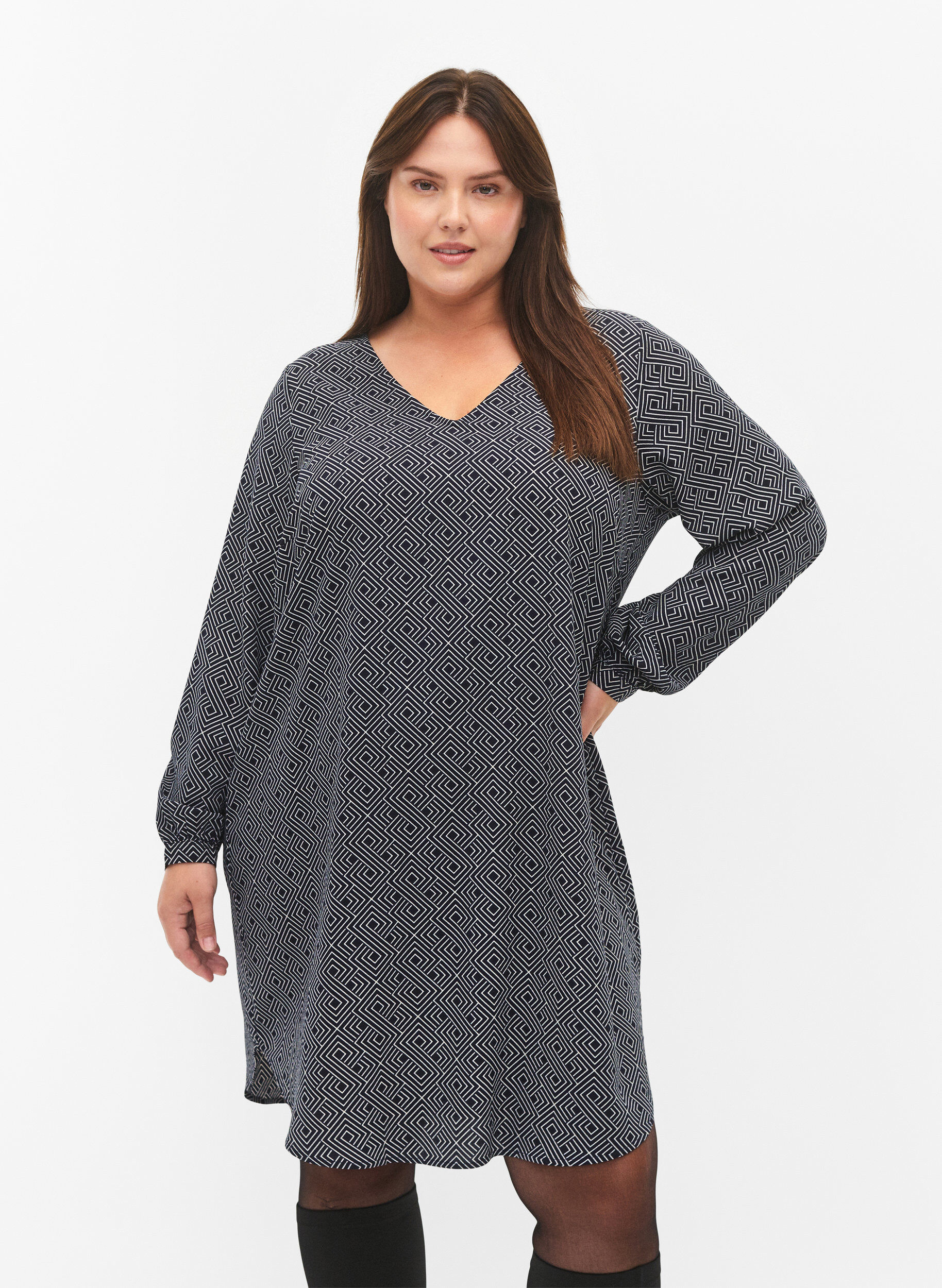 Zizzi Kleid mit V-Ausschnitt und Aufdruck, Navy Graphic AOP, Model image number 0