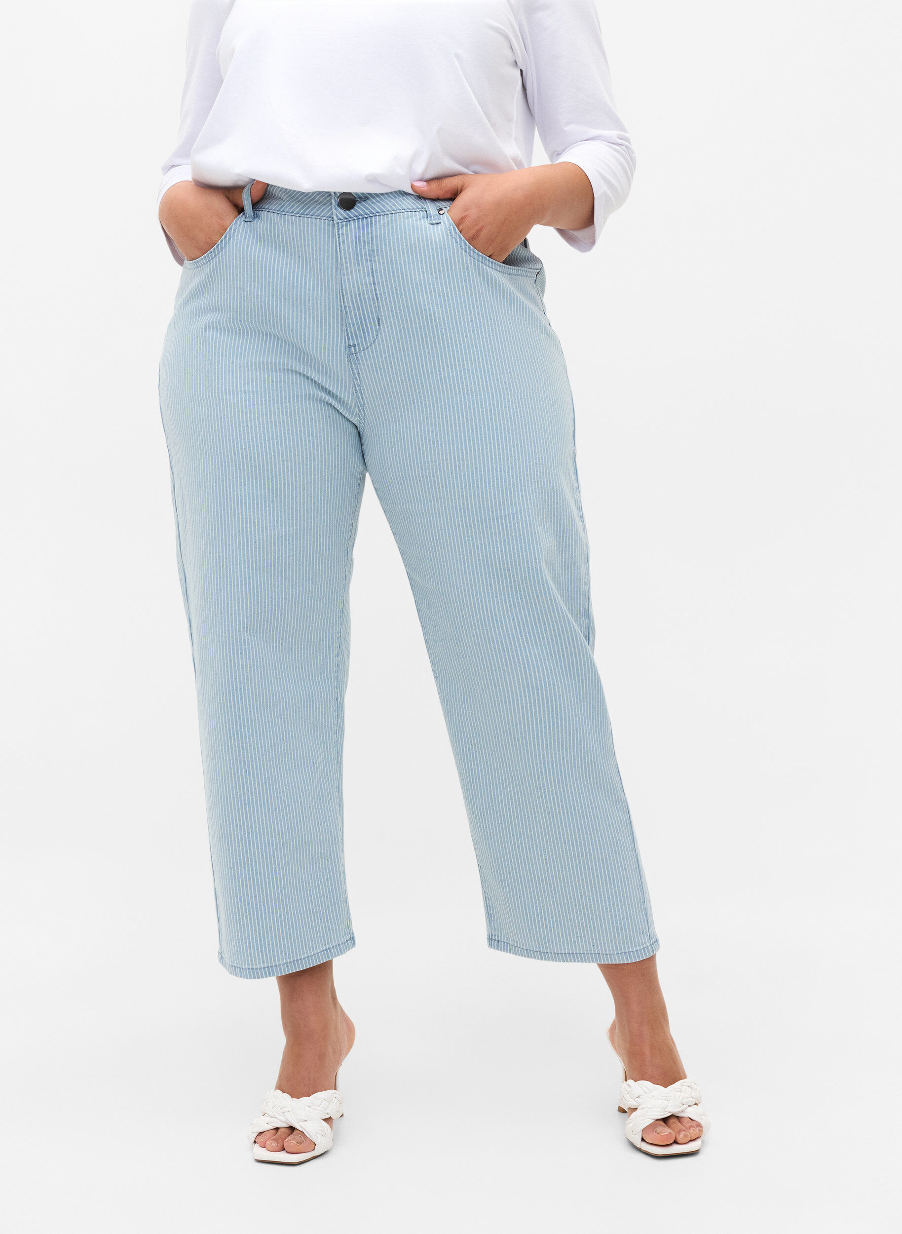 Zizzi Straight Jeans mit Kn&ouml;chell&auml;nge, Light Blue Stripe, Model image number 2