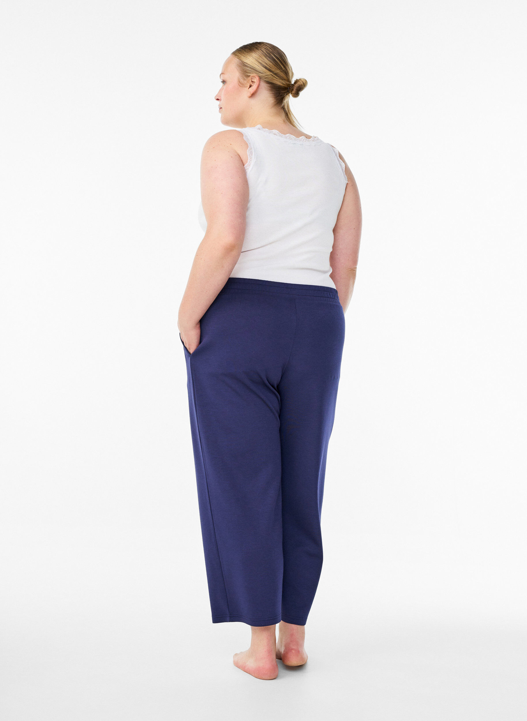 Zizzi 7/8-Hose aus Modalmix mit Taschen, Blau, Model image number 1