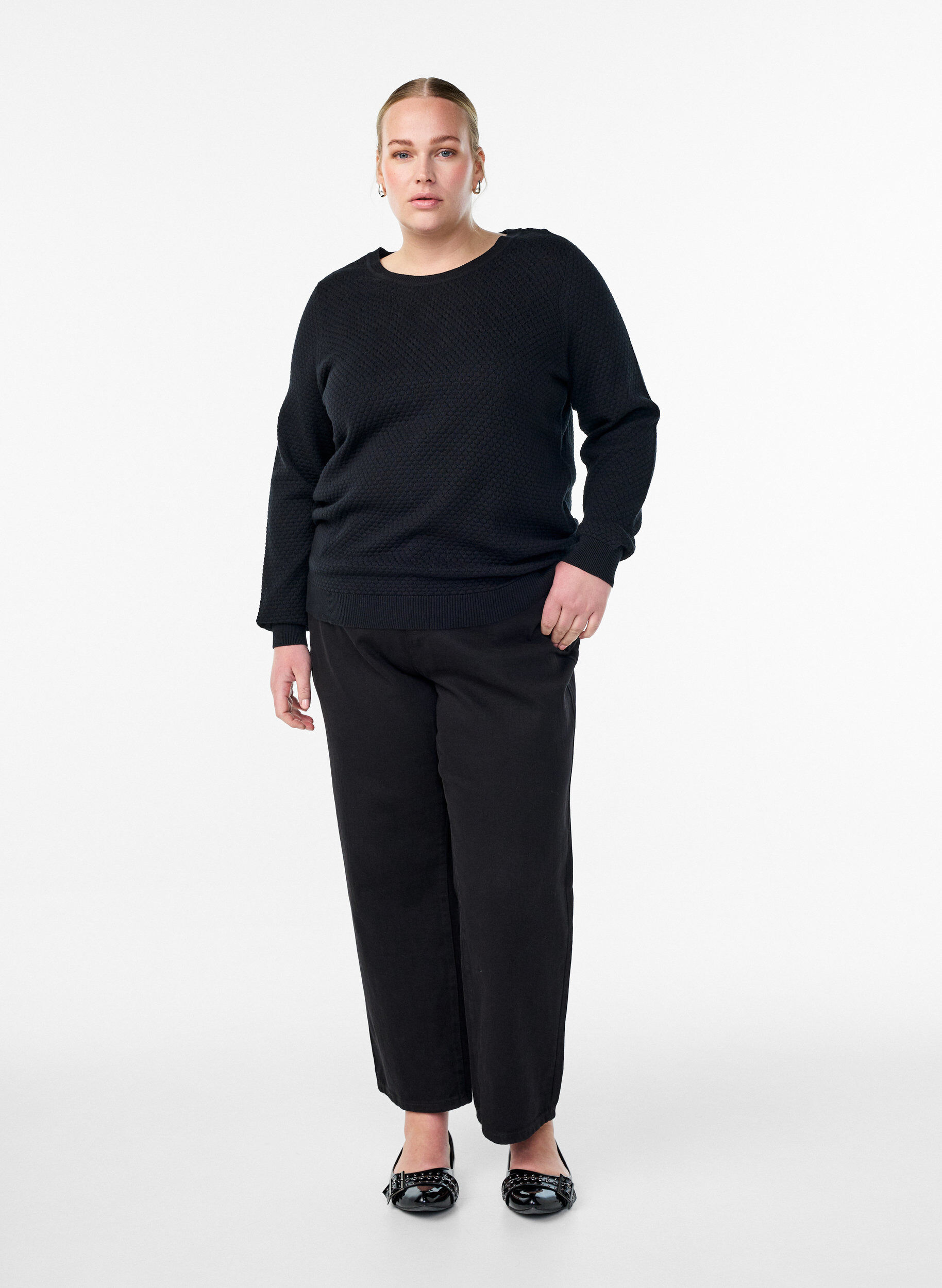 Zizzi Strickbluse aus Baumwolle mit Strukturmuster, Schwarz, Model image number 1