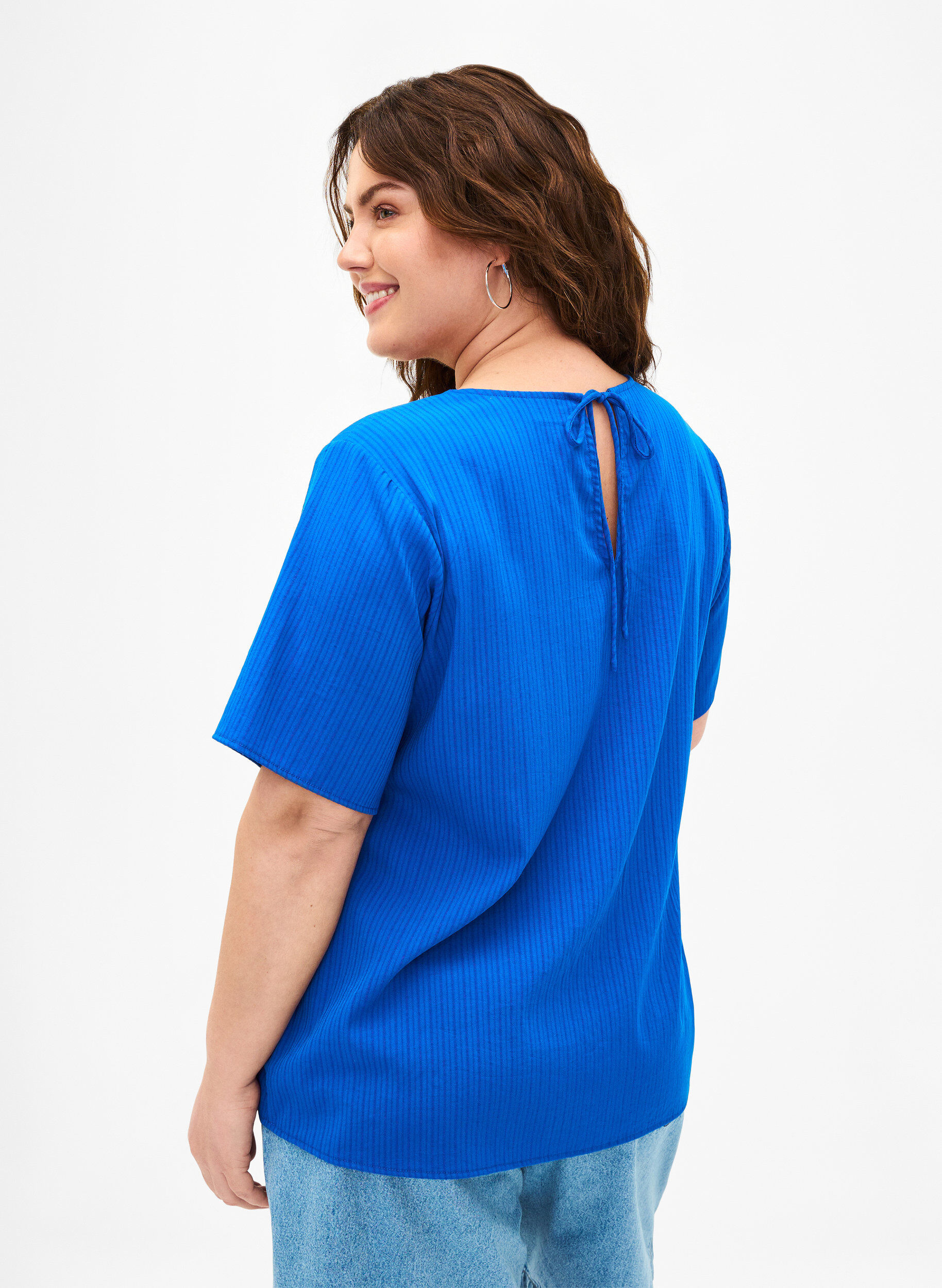 Zizzi Kurz&auml;rmelige Bluse aus Viskose mit Schleifen, Princess Blue, Model image number 1