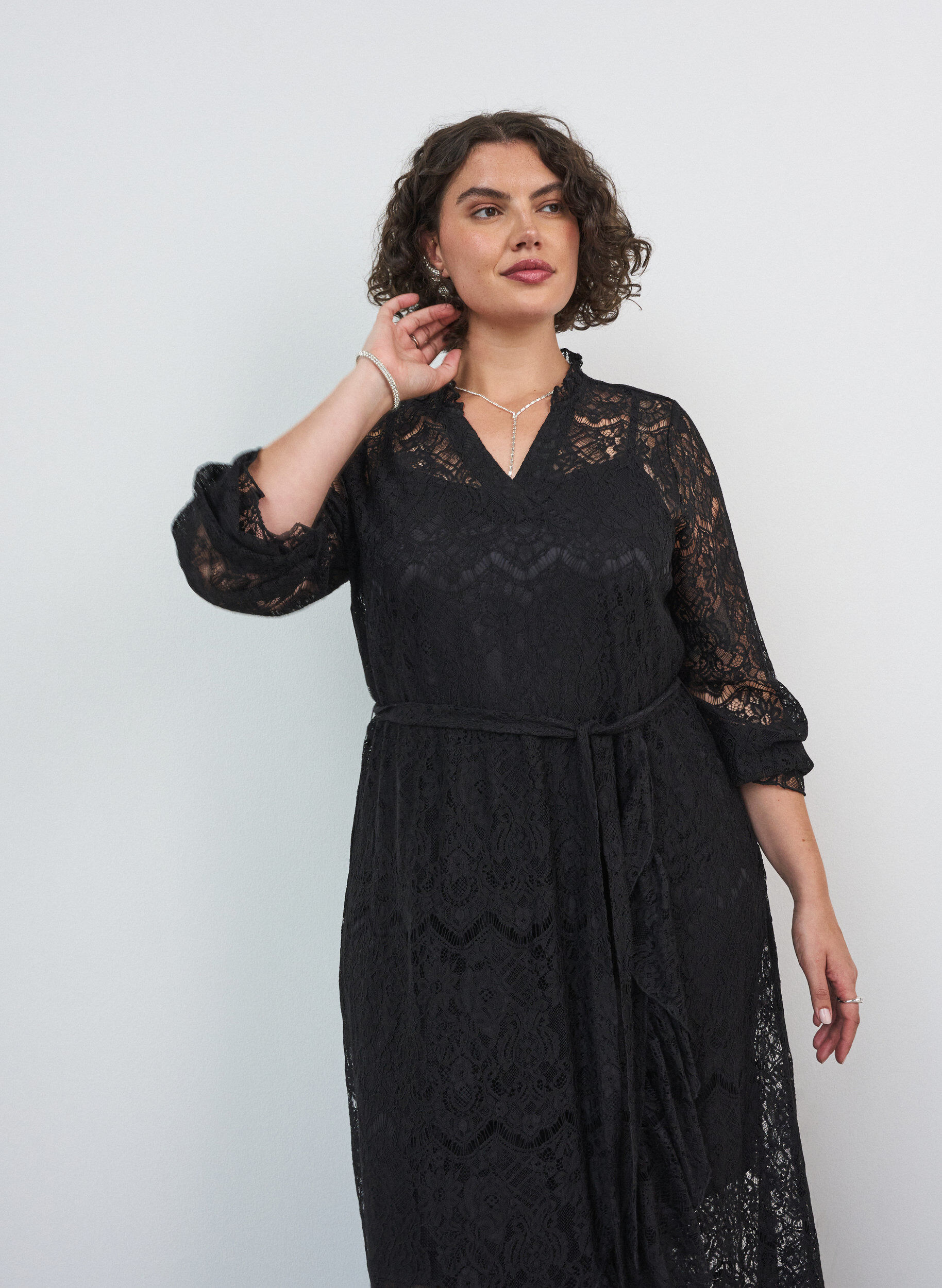 ZizziKleid aus Spitze mit Wickelrock und R&uuml;schen, Schwarz, Model image number 2