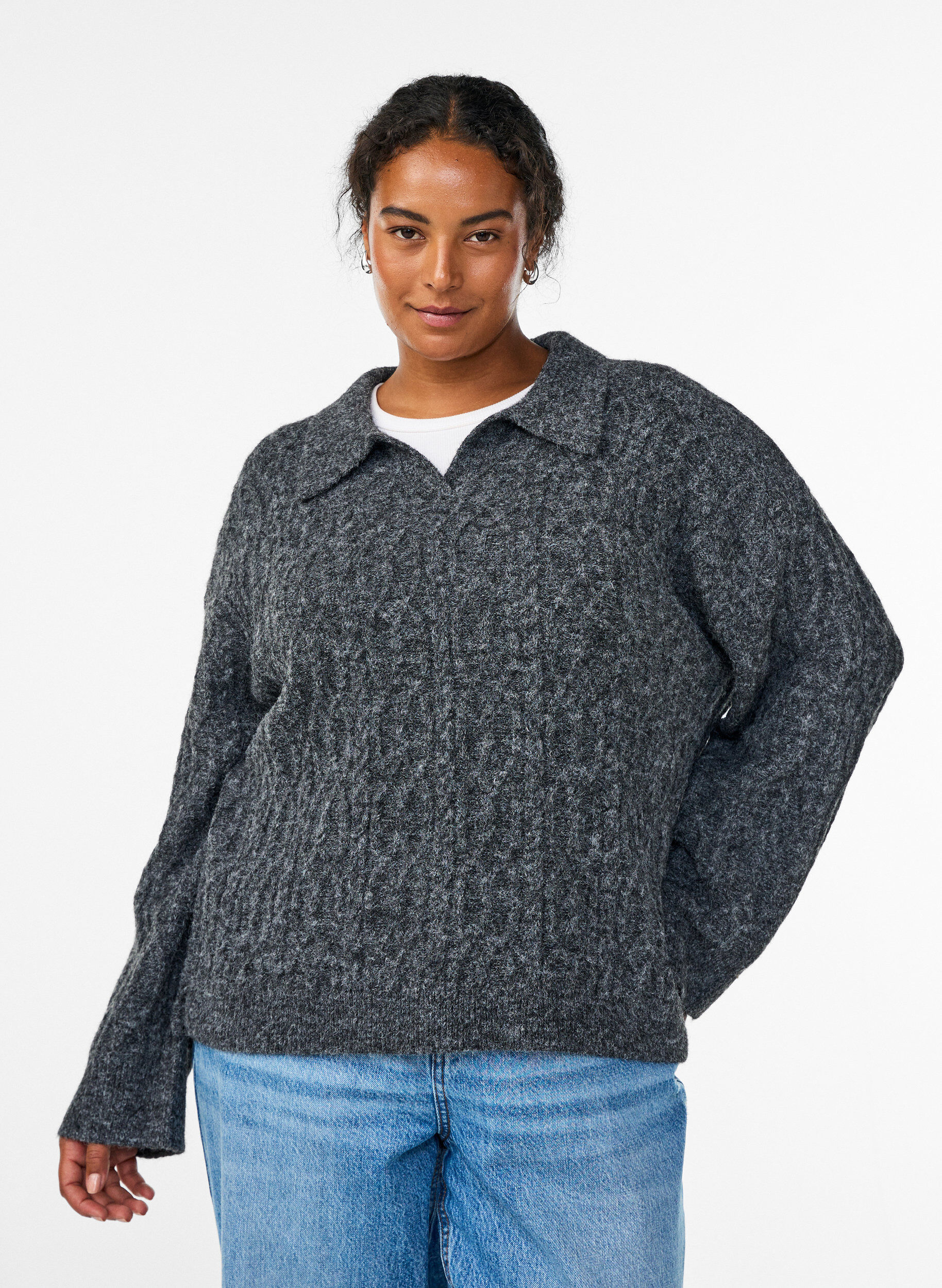 Zopfmuster-Pullover mit Polokragen, Grau, Model