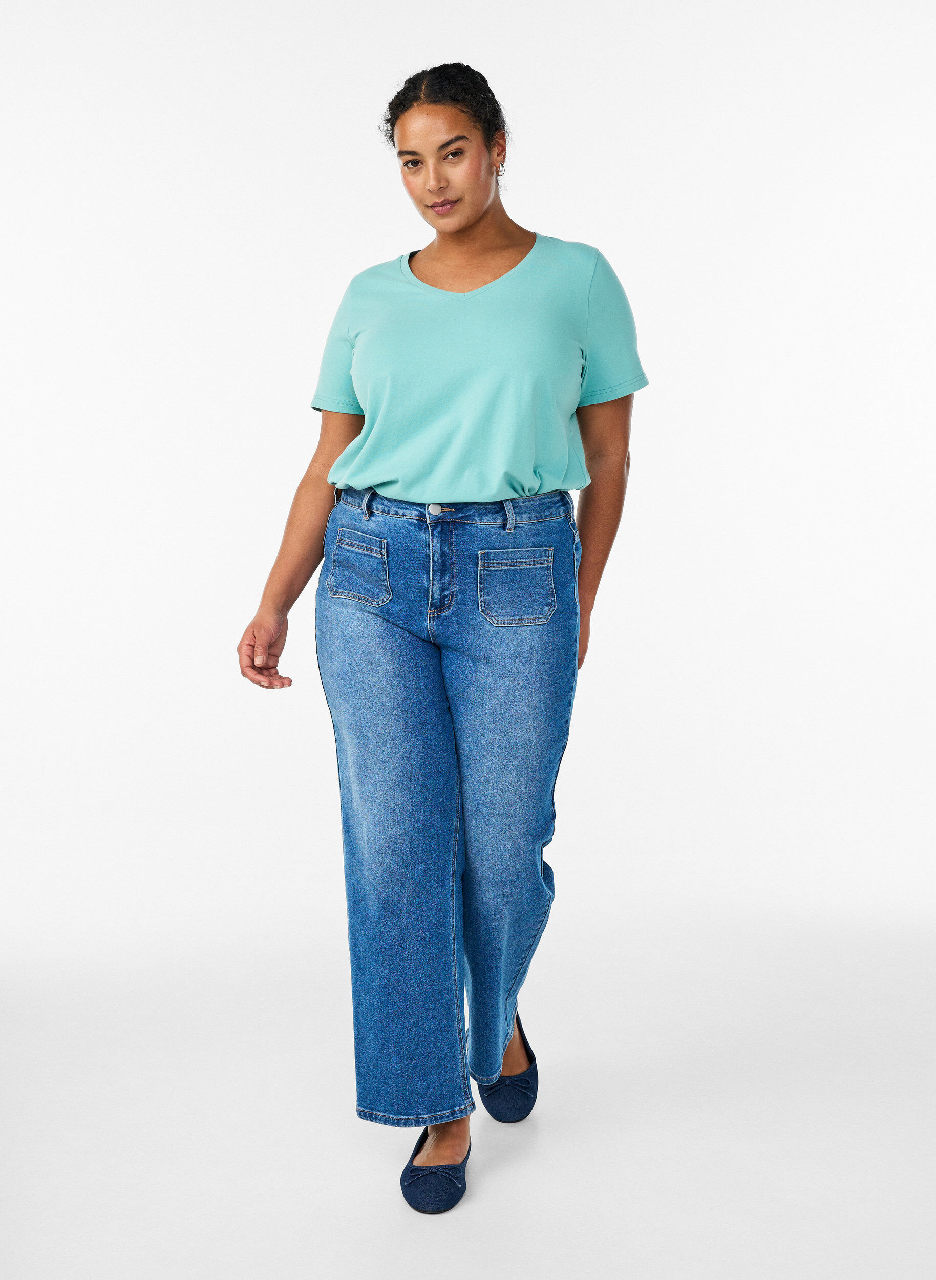 Zizzi Einfarbiges Basic-T-Shirt aus Baumwolle, Gr&uuml;n, Model image number 1