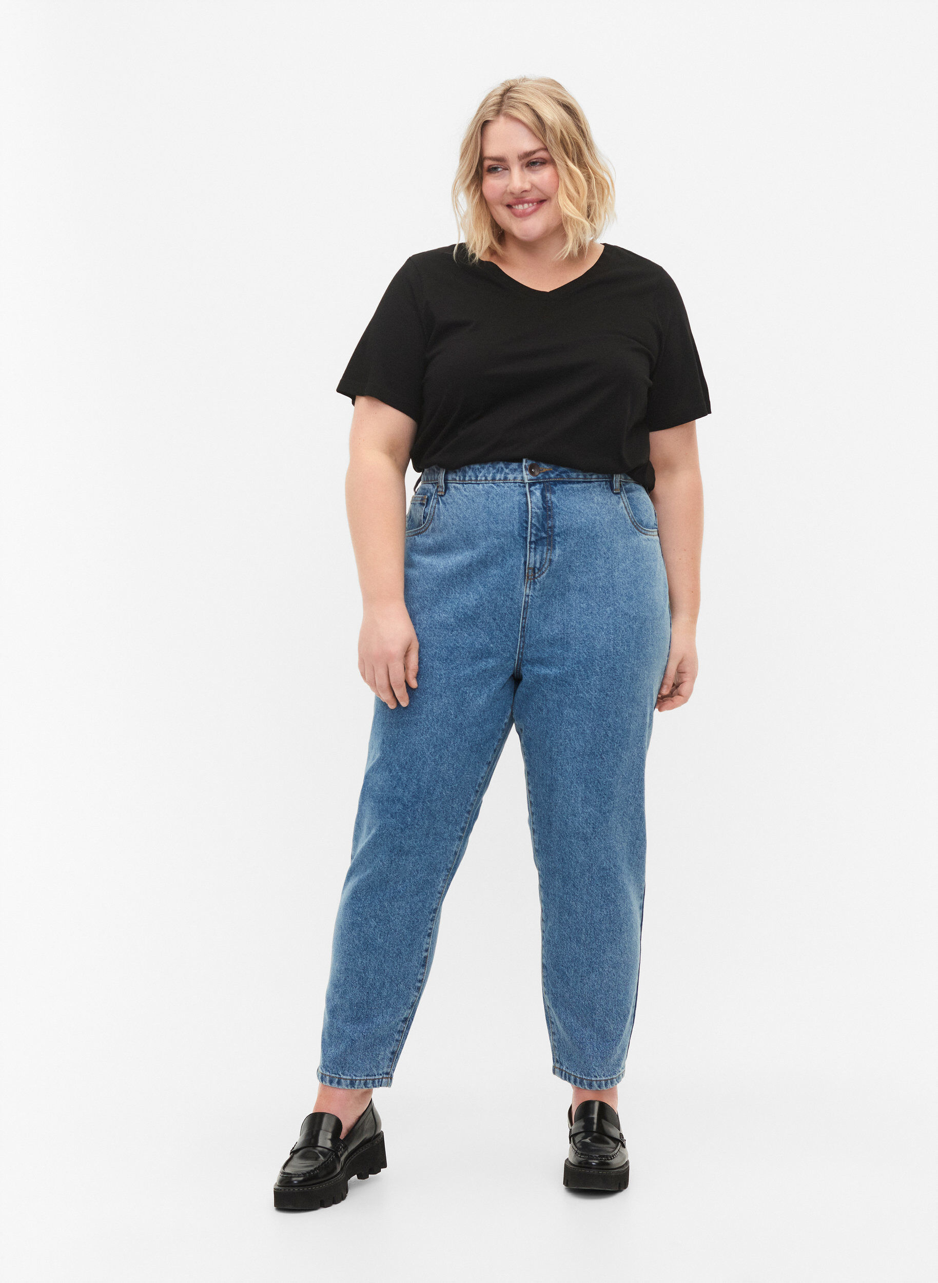 Zizzi Cropped Mille Jeans mit hoher Taille, Light blue denim, Model image number 0