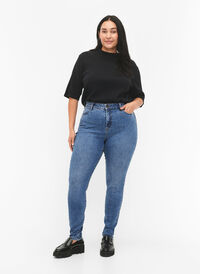 Amy Jeans mit hoher Taille und extra schlanker Passform, Blue denim, Model