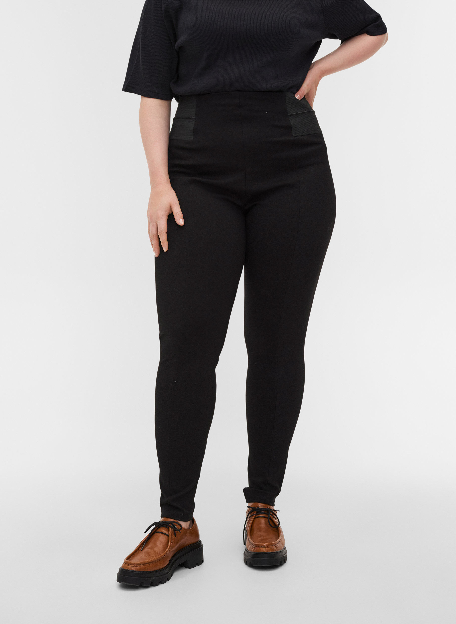 Zizzi Leggings mit breitem Gummibund an der Taille, Schwarz, Model image number 3
