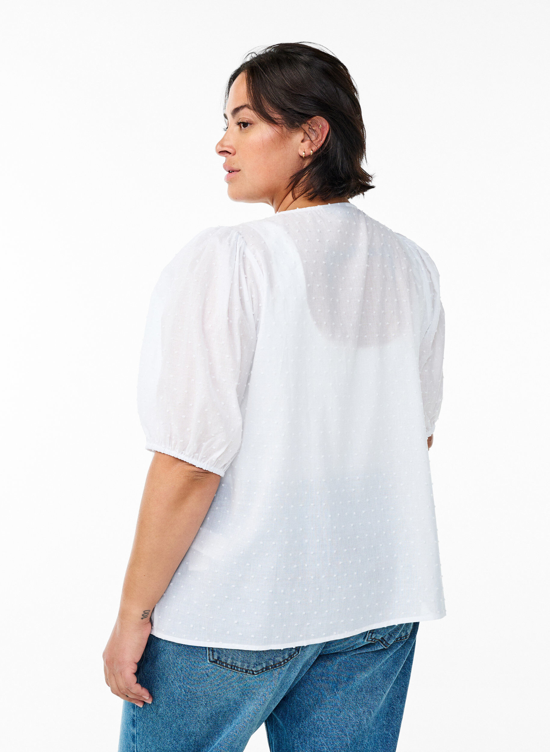 Zizzi Bluse mit Bindeband und gepunkteter Textur, Wei&szlig;, Model image number 2