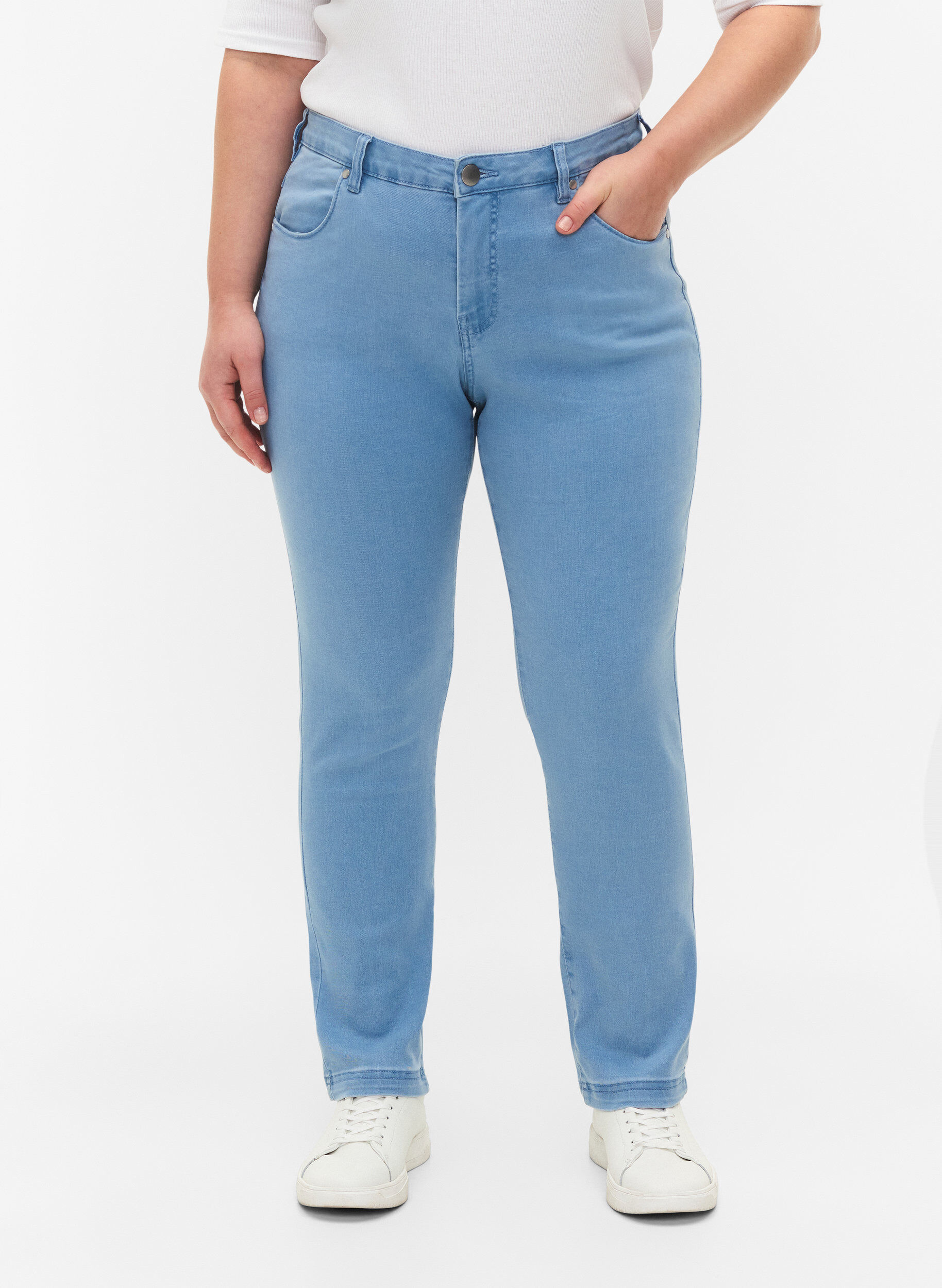 ZizziSlim Fit Emily Jeans mit normaler Taillenh&ouml;he, Blau, Model image number 2