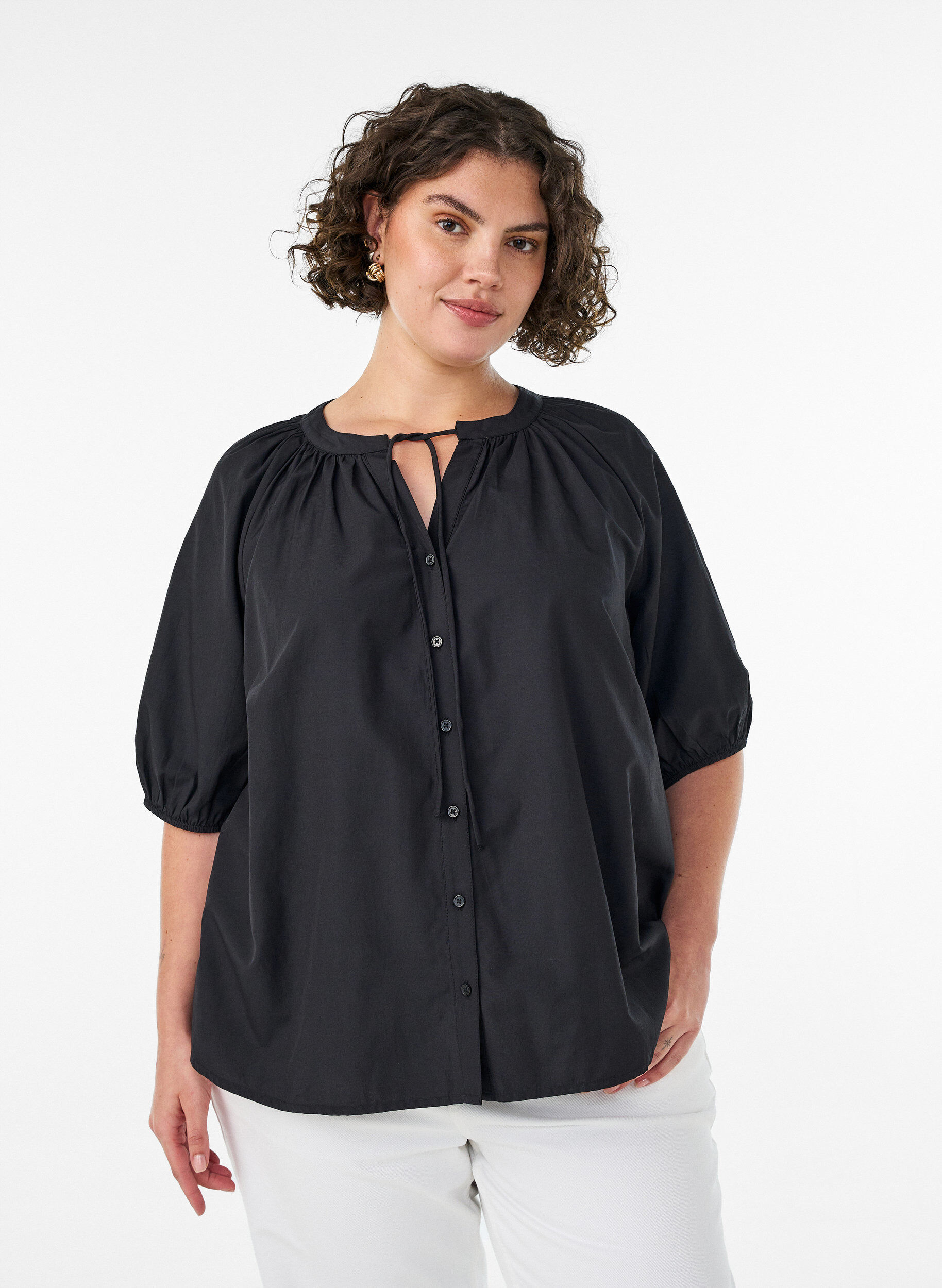 ZizziHemdbluse mit Knopfleiste und Bindeg&uuml;rtel, Schwarz, Model image number 0