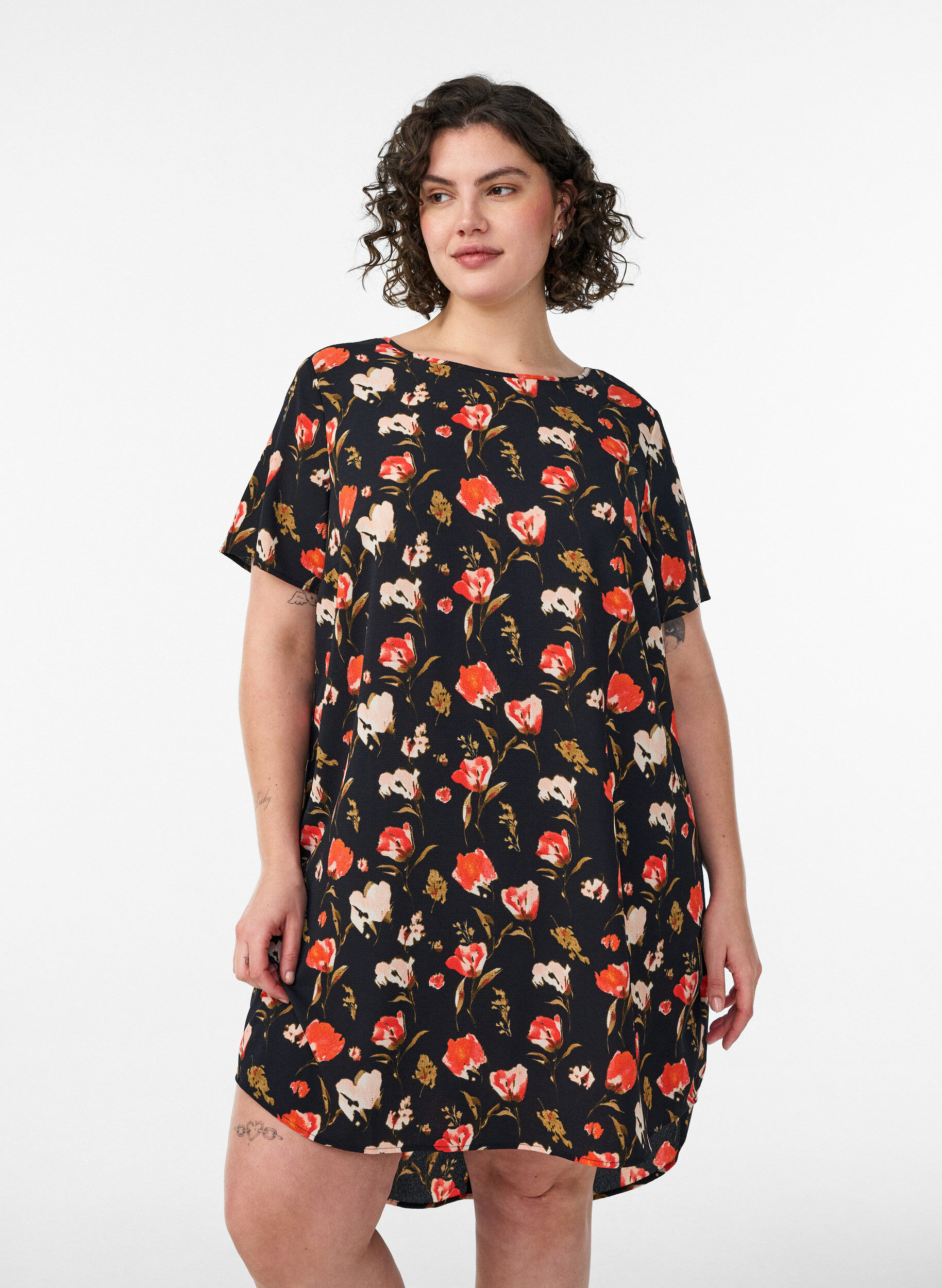 Kleid mit Aufdruck und kurzen &Auml;rmeln, Schwarz, Model