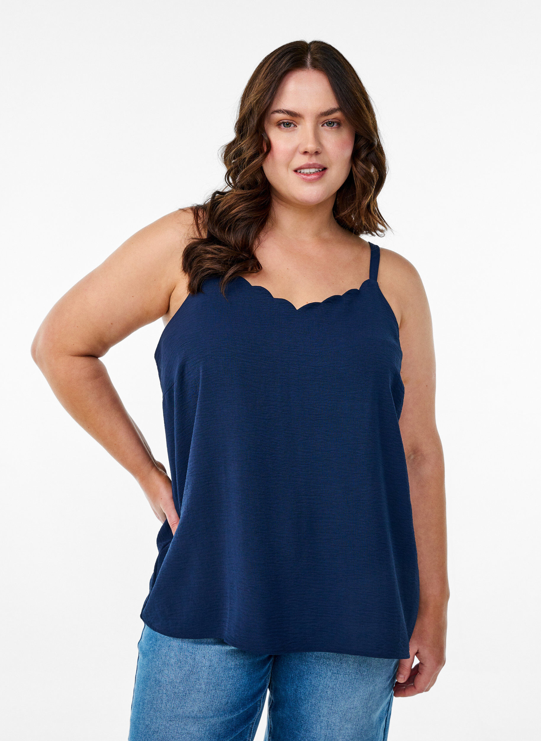 Zizzi Top mit gewelltem Saum, Blau, Model image number 0