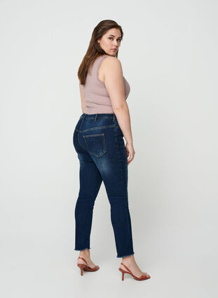 Cropped Nille Jeans mit coolen Fransensäumen, Blue denim, Model image number 1