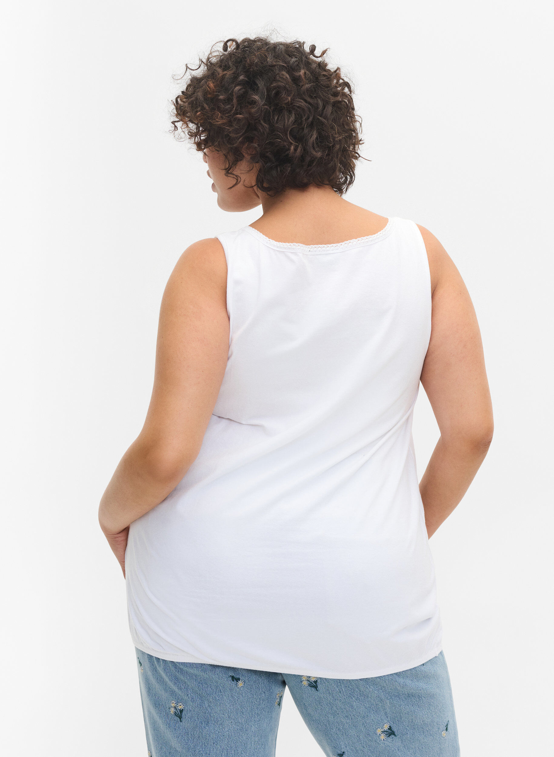 Zizzi Baumwolltop mit Rundhalsausschnitt und Spitzensaum, Bright White, Model image number 1