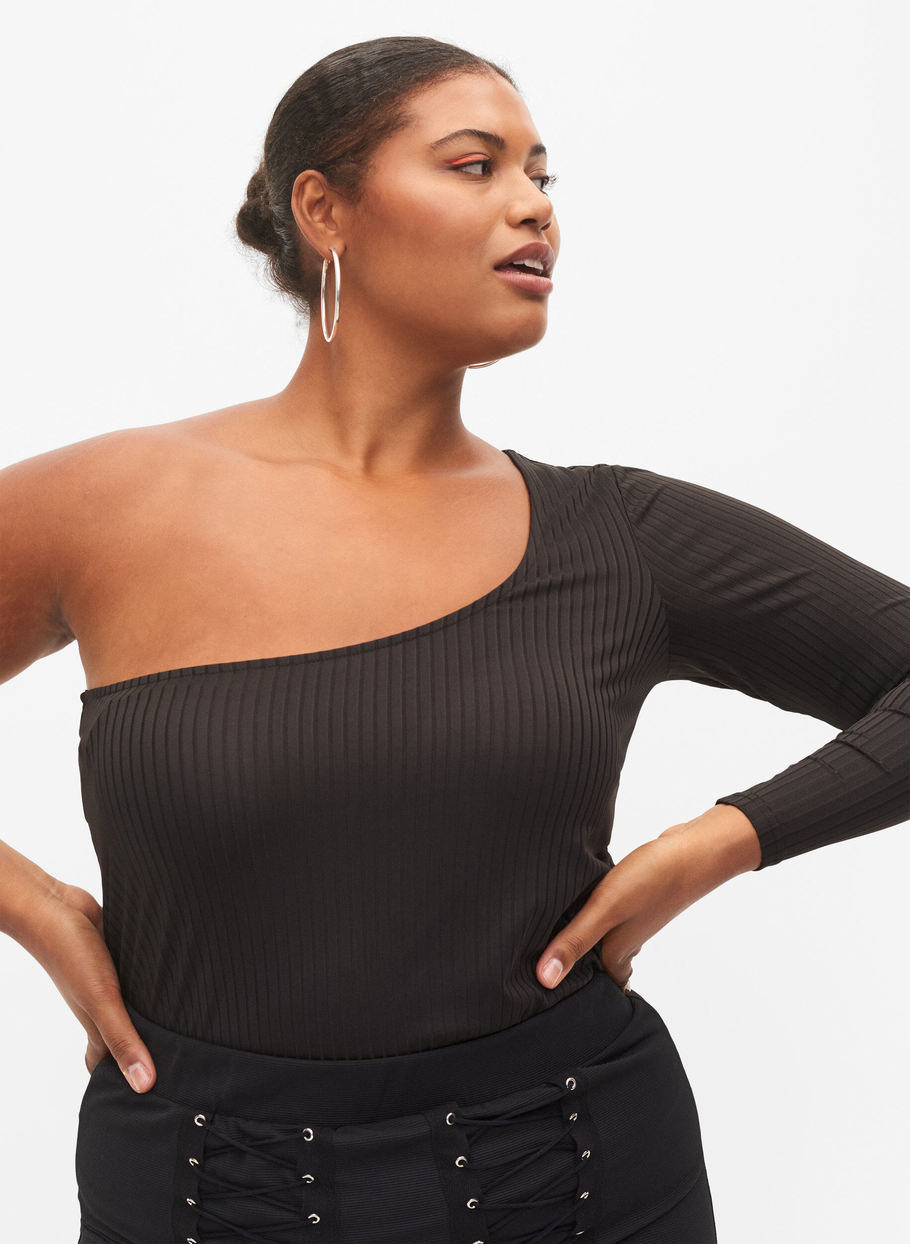 Zizzi One -Shoulder Bluse, Black, Model image number 2