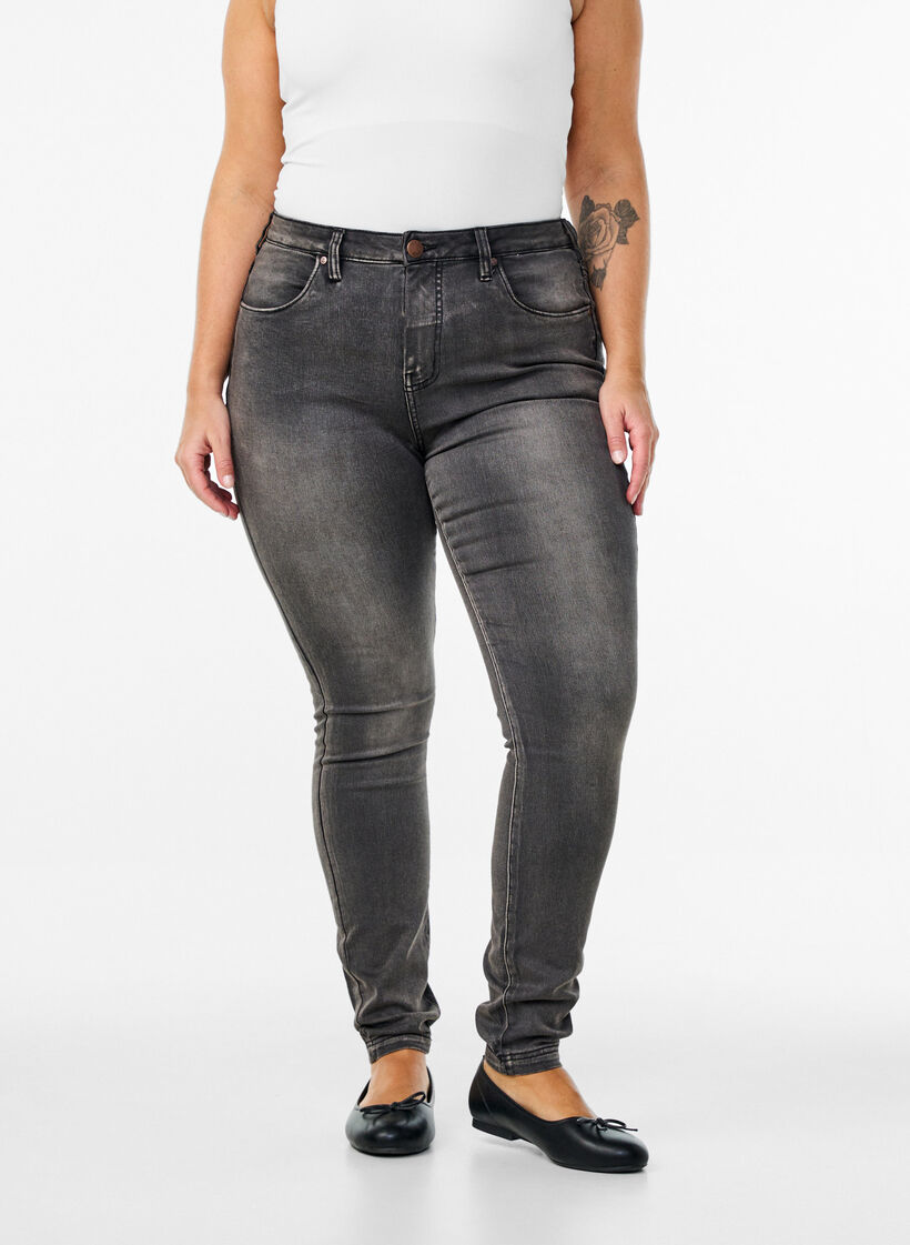 Extra schmale Amy Jeans mit hoher Taille, Dark Grey Denim, Model image number 2