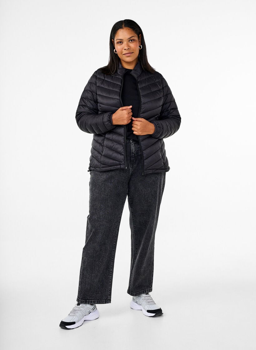 Leichte Jacke mit Taschen, Schwarz, Model
