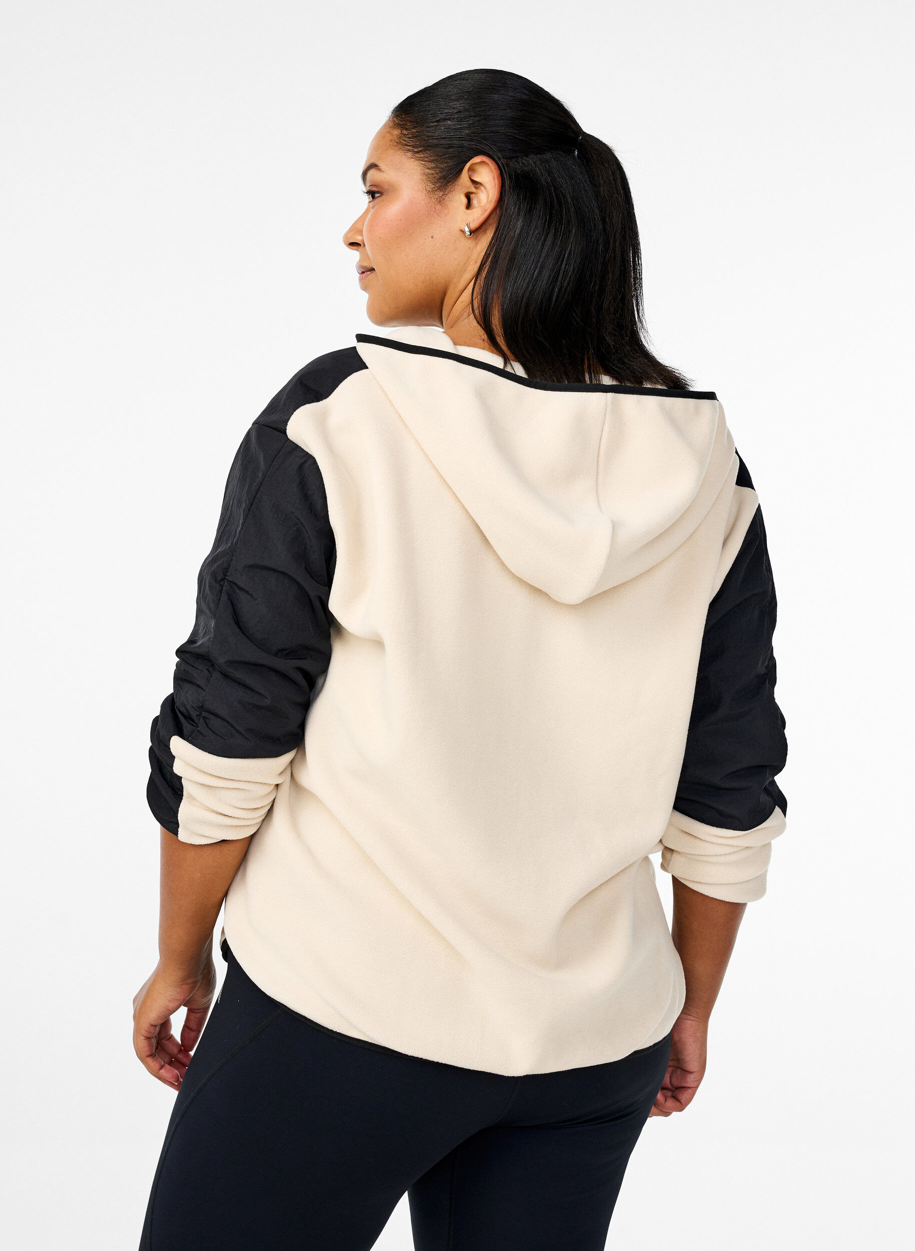 Zizzi Fleecejacke mit Kapuze und Taschen, Beige, Model image number 2
