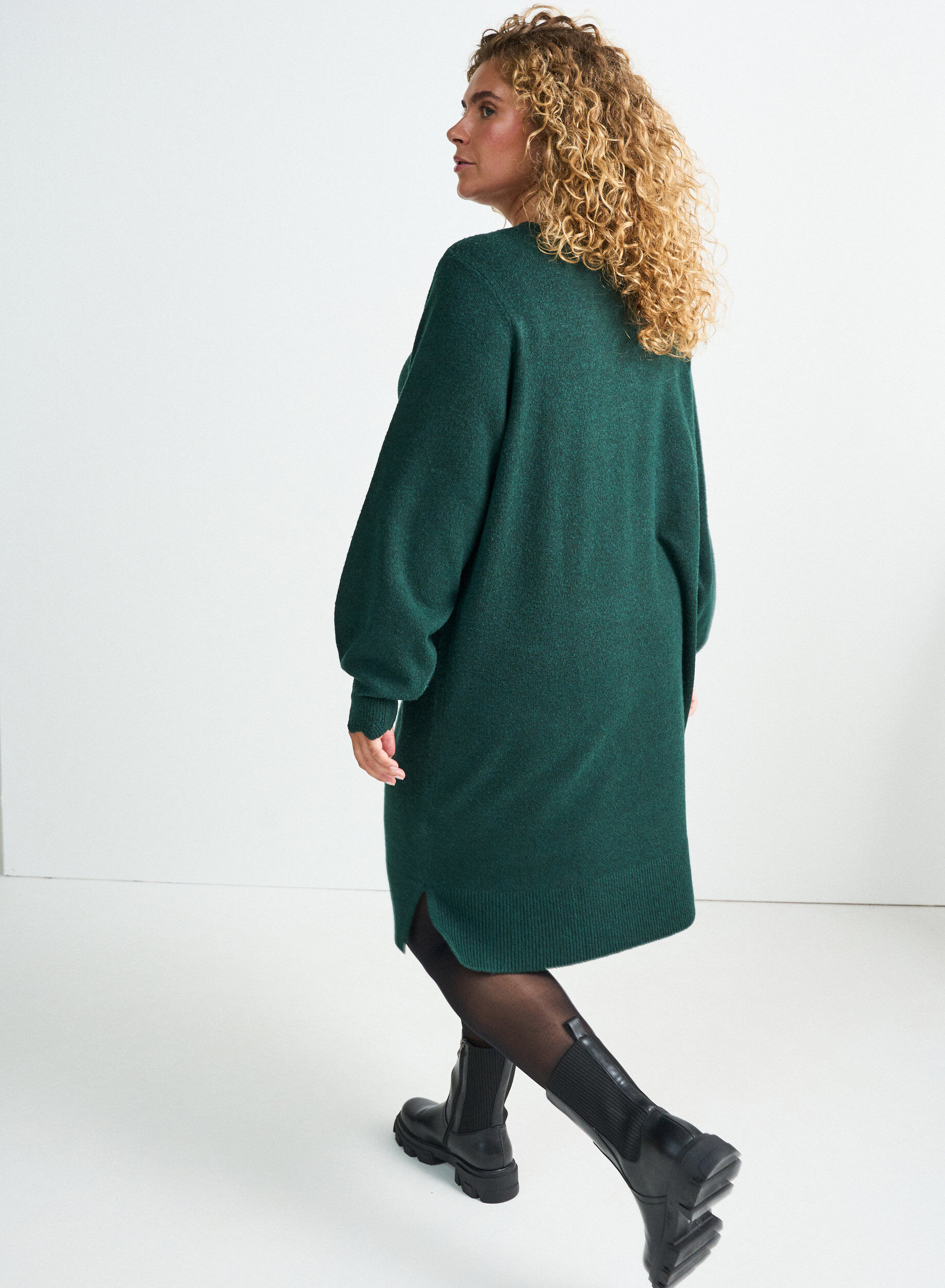 ZizziGestricktes Minikleid mit gewelltem Saum und Schlitzen, Gr&uuml;n, Model image number 1