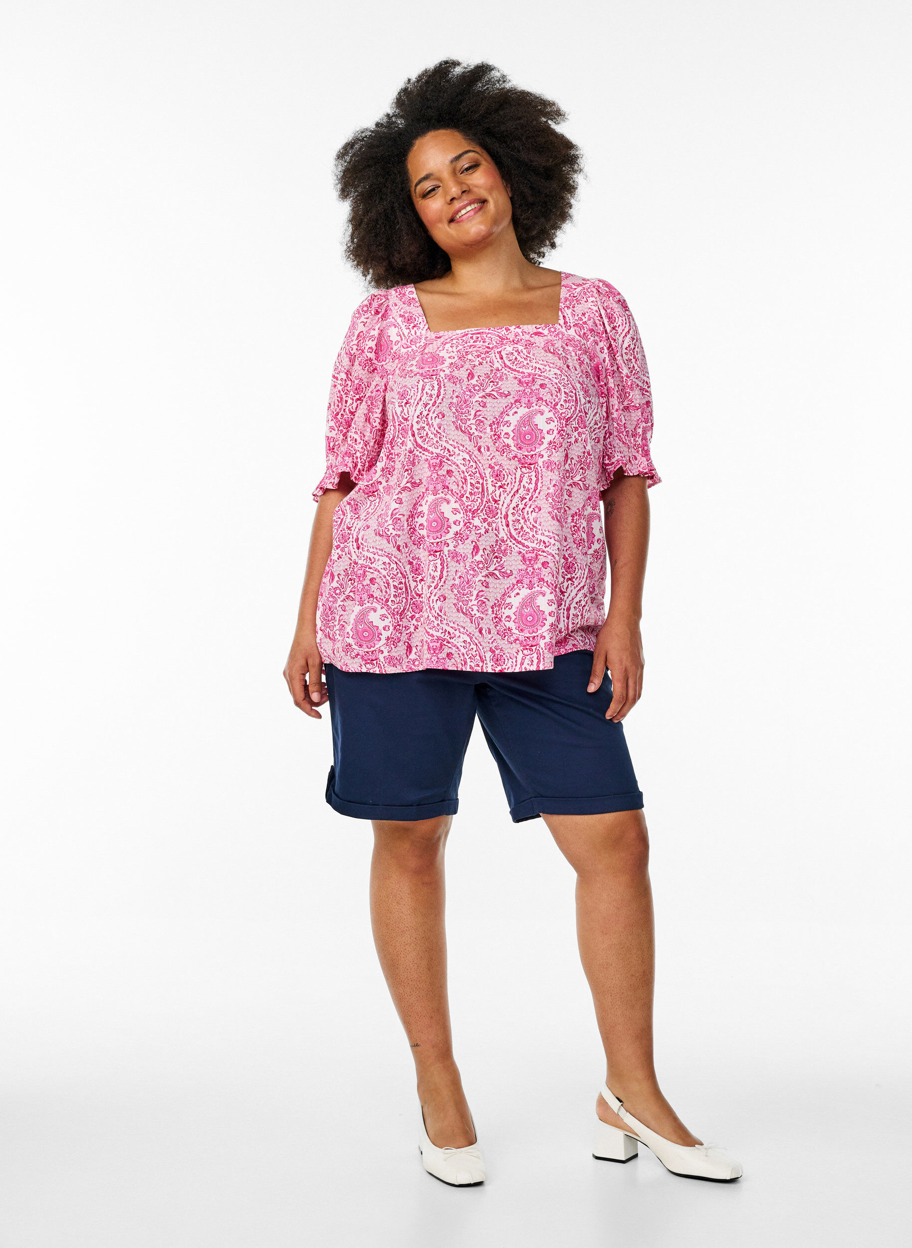 Zizzi Viskose-Bluse mit Paisley-Print und eckigem Ausschnitt, Pink, Model image number 1