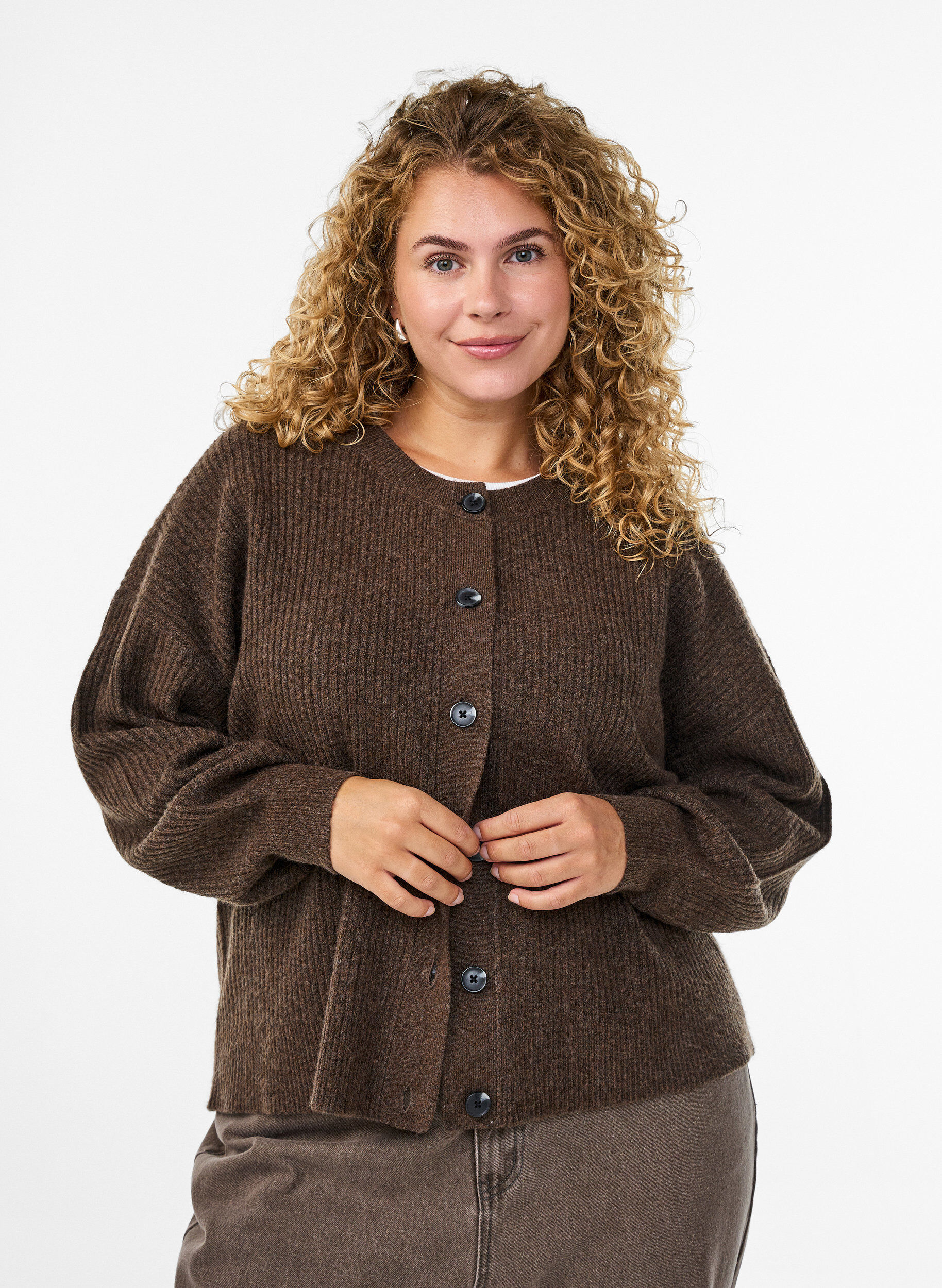 Zizzi Rippenstrick Strickjacke mit Kn&ouml;pfen, Braun, Model image number 0