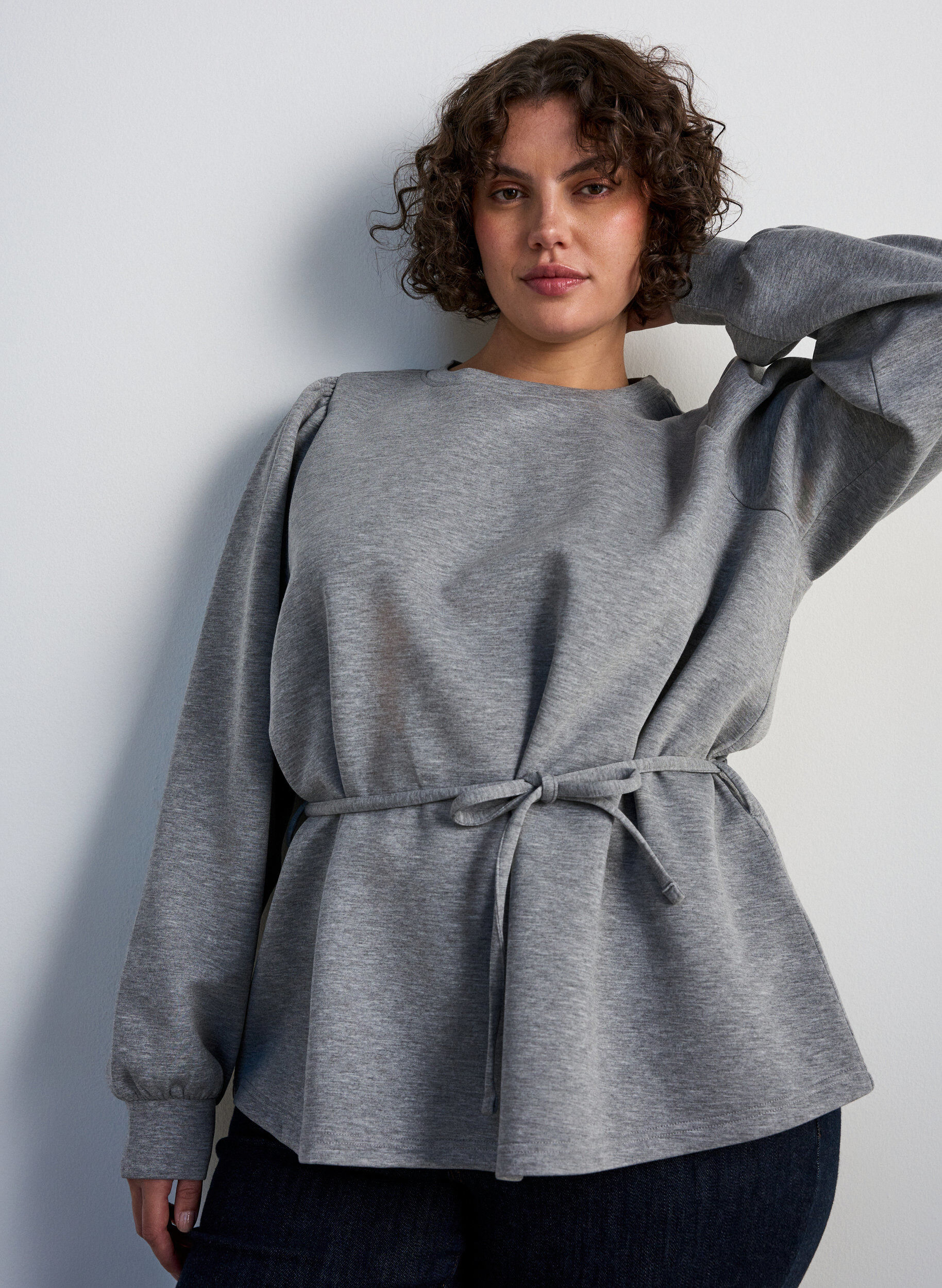 ZizziBluse mit Bindeband und Puff&auml;rmeln, Grau, Model image number 0