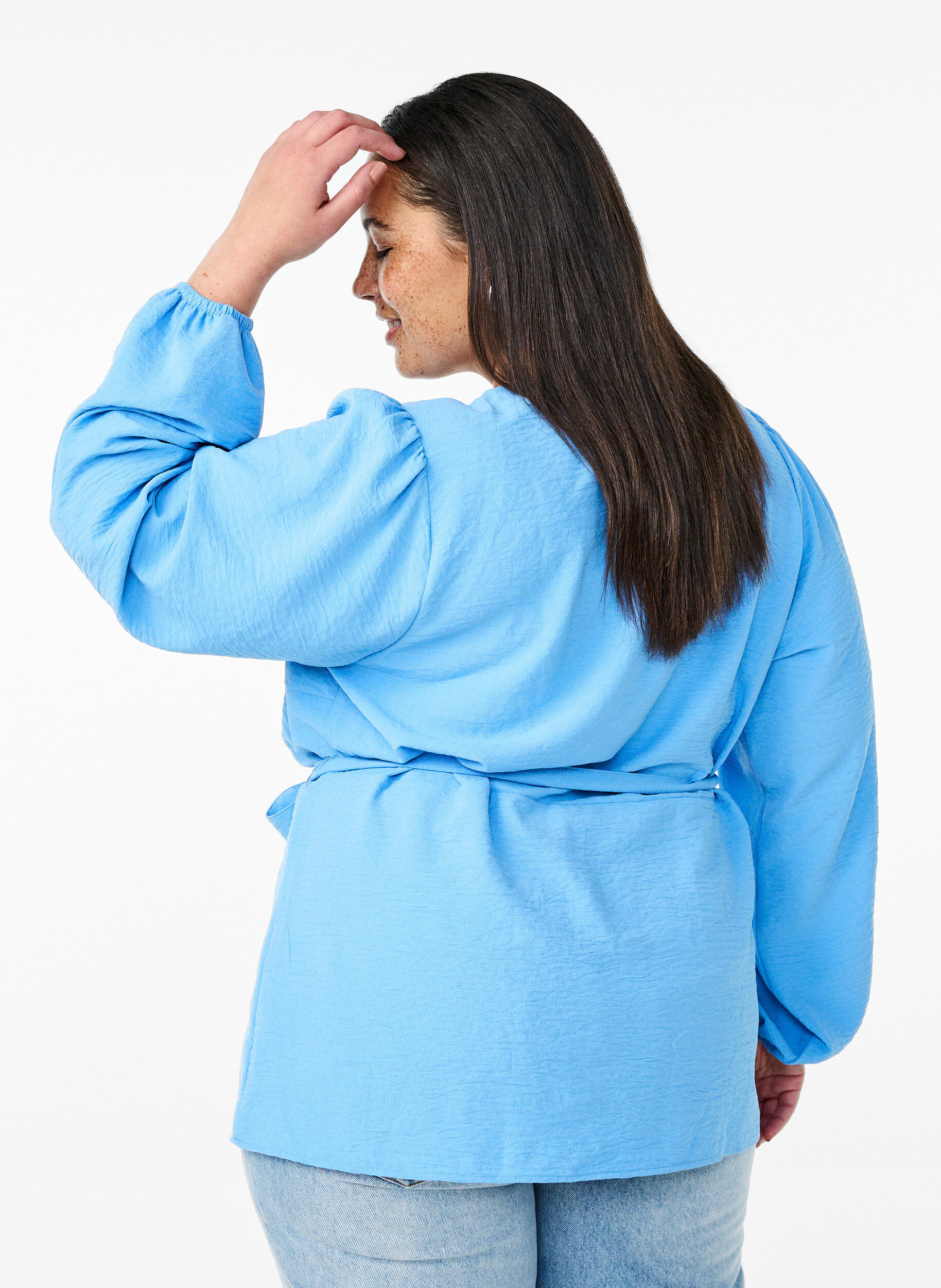 Zizzi Wickelbluse mit Bindeband und langen &Auml;rmeln, Blau, Model image number 2