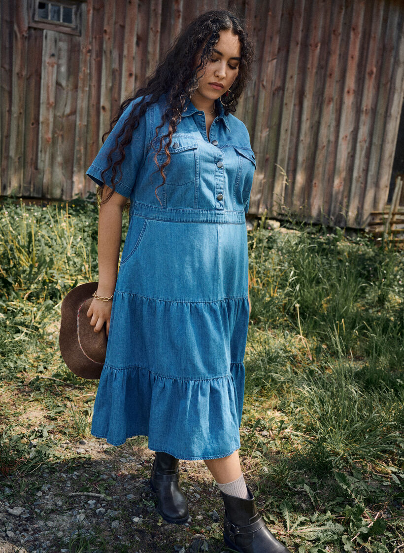 Jeanskleid in Midilänge mit Knöpfen und kurzen Ärmeln, Blau, Image