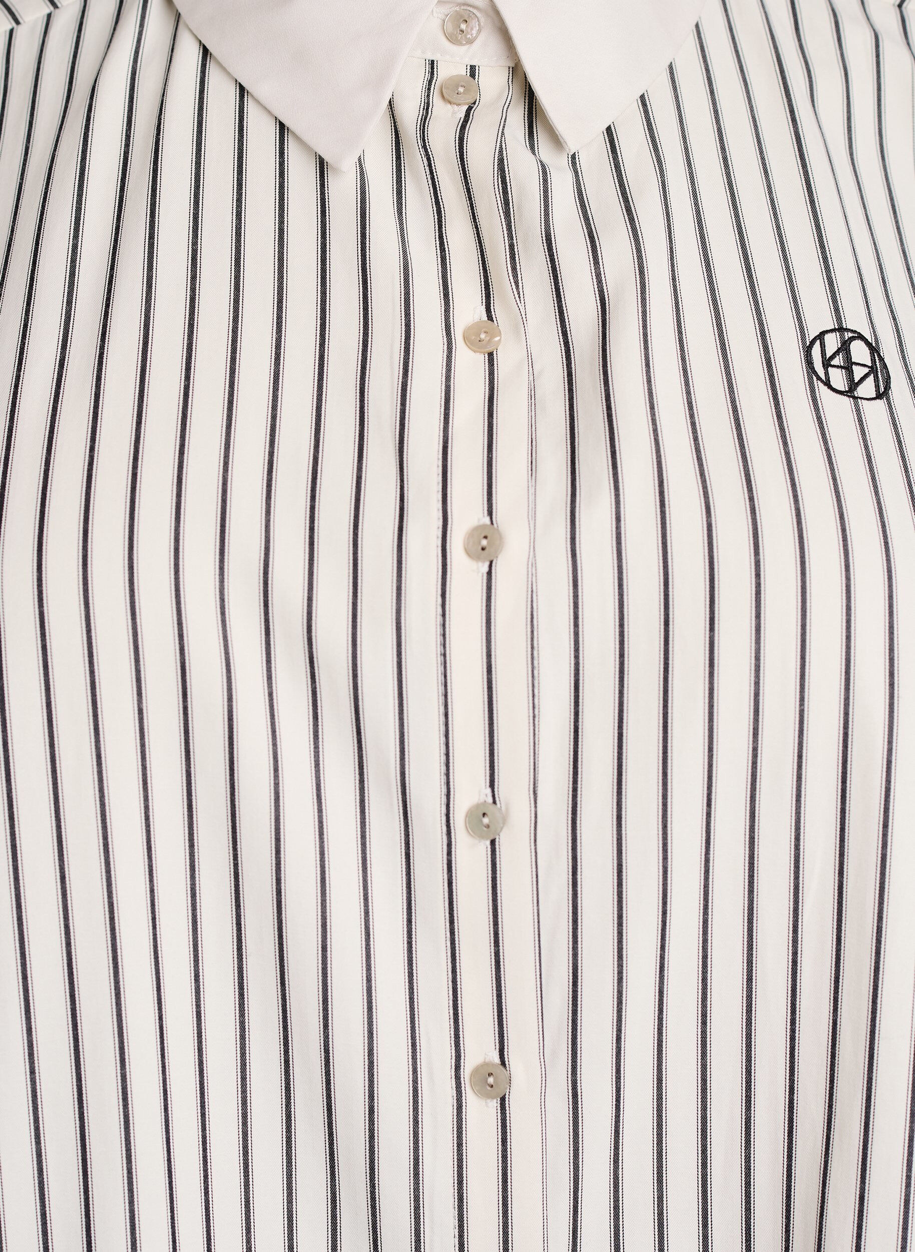 Zizzi Lockeres gestreiftes Hemd mit breiten Manschetten, Wei&szlig;, Packshot image number 2