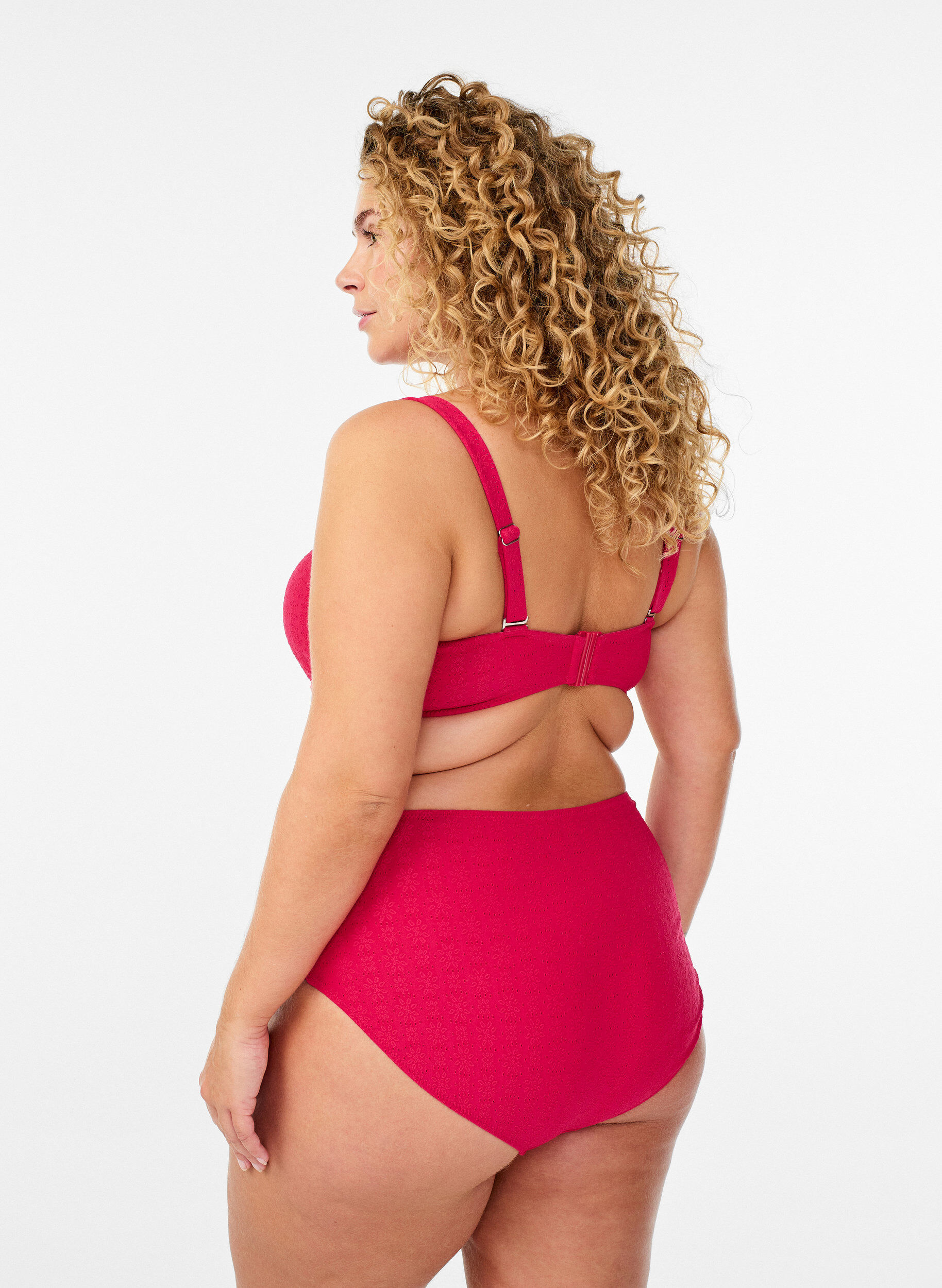 Zizzi Bandeau-Bikini-Top mit Strukturmuster und abnehmbaren Tr&auml;gern, Pink, Model image number 2