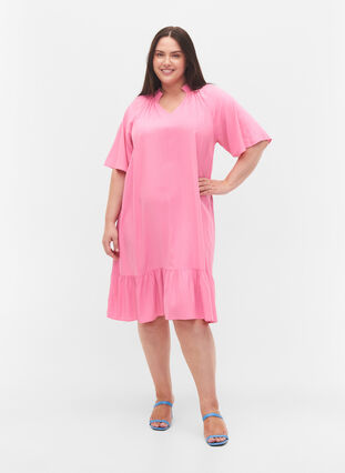 Kurzärmeliges Viskosekleid mit V-Ausschnitt, Aurora Pink, Model image number 2