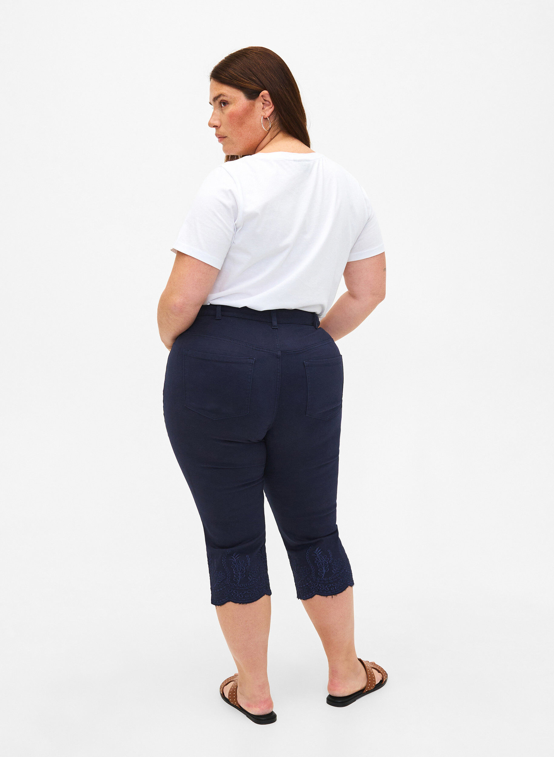 Zizzi  Caprihosen mit hohem Bund und Lochstickerei, Night Sky, Model image number 1