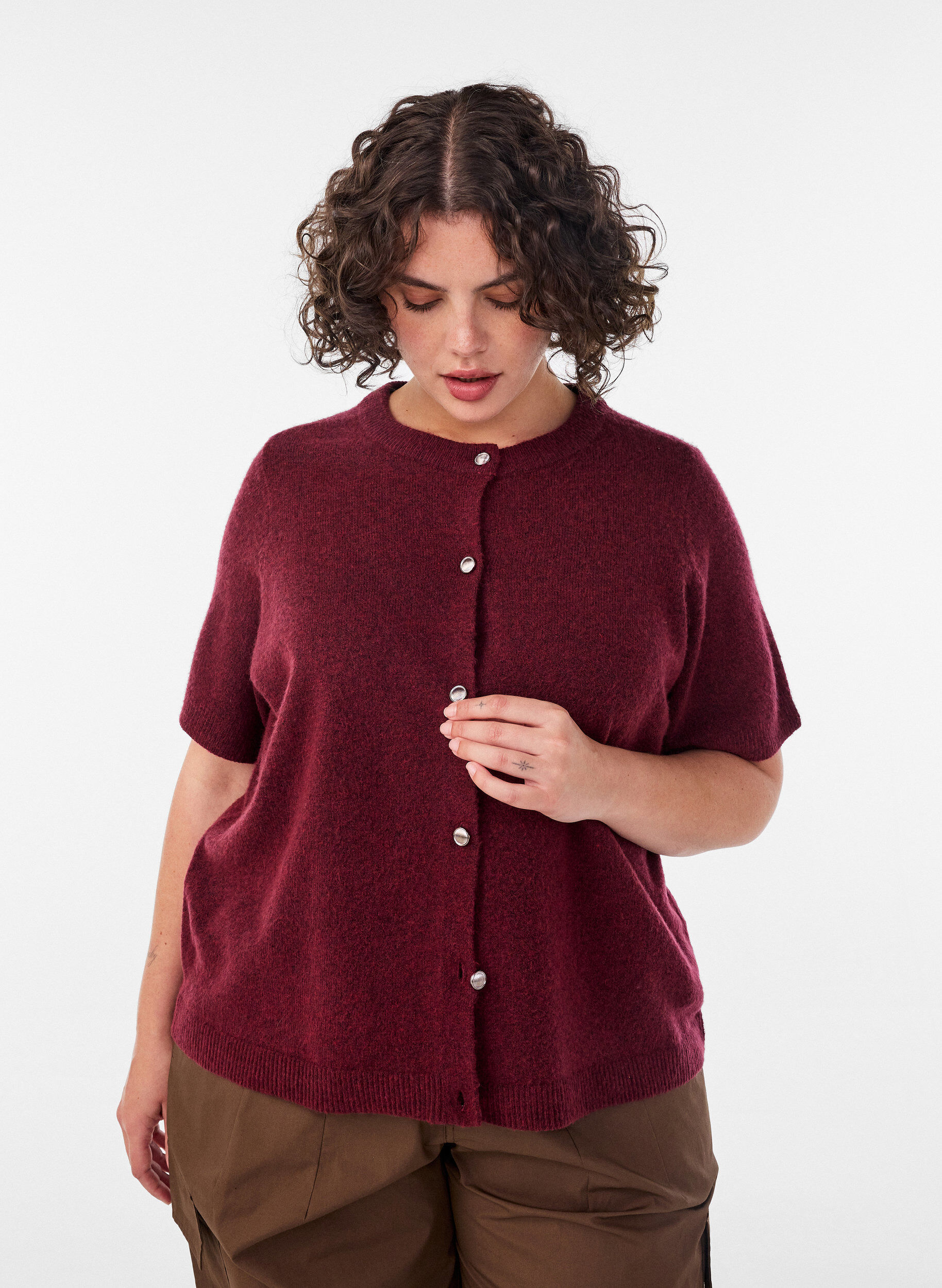 Strickjacke mit kurzen &Auml;rmeln, Rot, Model
